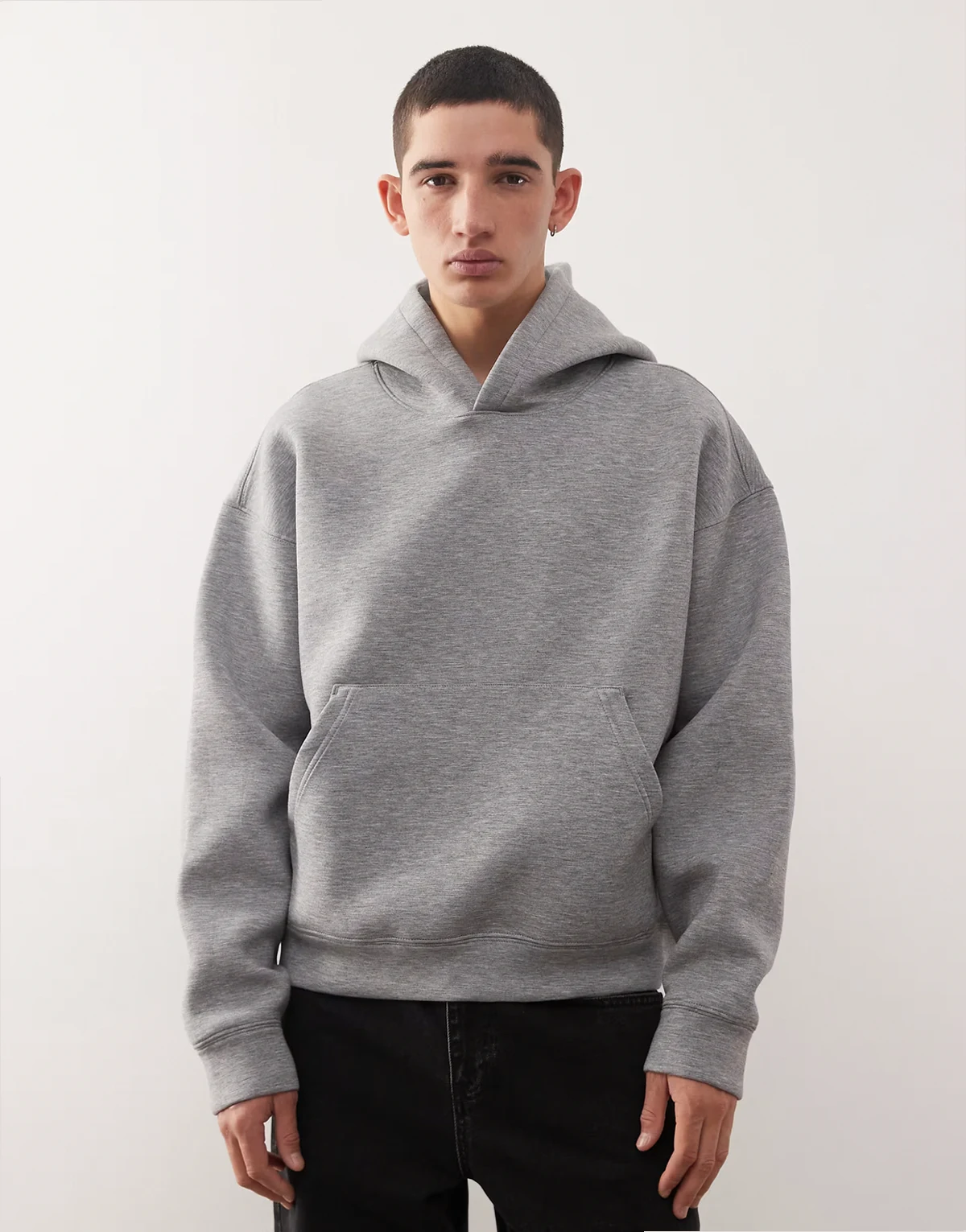 – Simon – Kapuzenpullover aus Material in Neoprenoptik in grau meliert