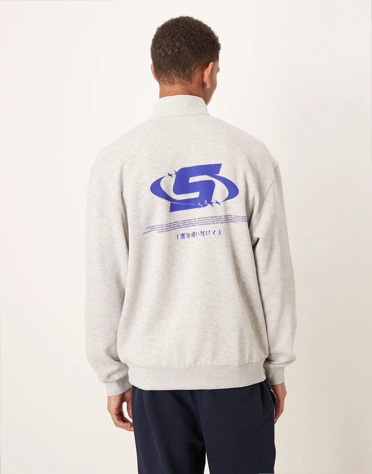 – Relaxed-Fit-Sweatshirt in meliertem Grau mit kurzem Reißverschluss und Print