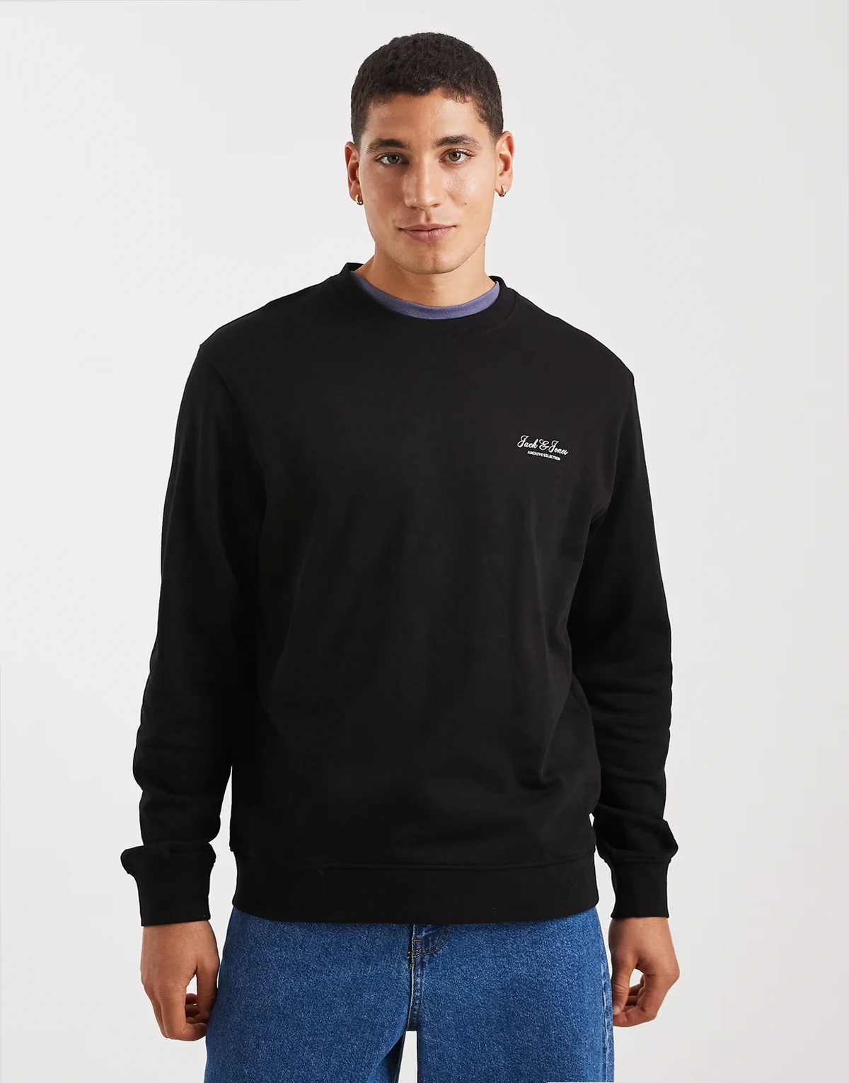 – Sweatshirt in Schwarz mit Logo-Schriftzug