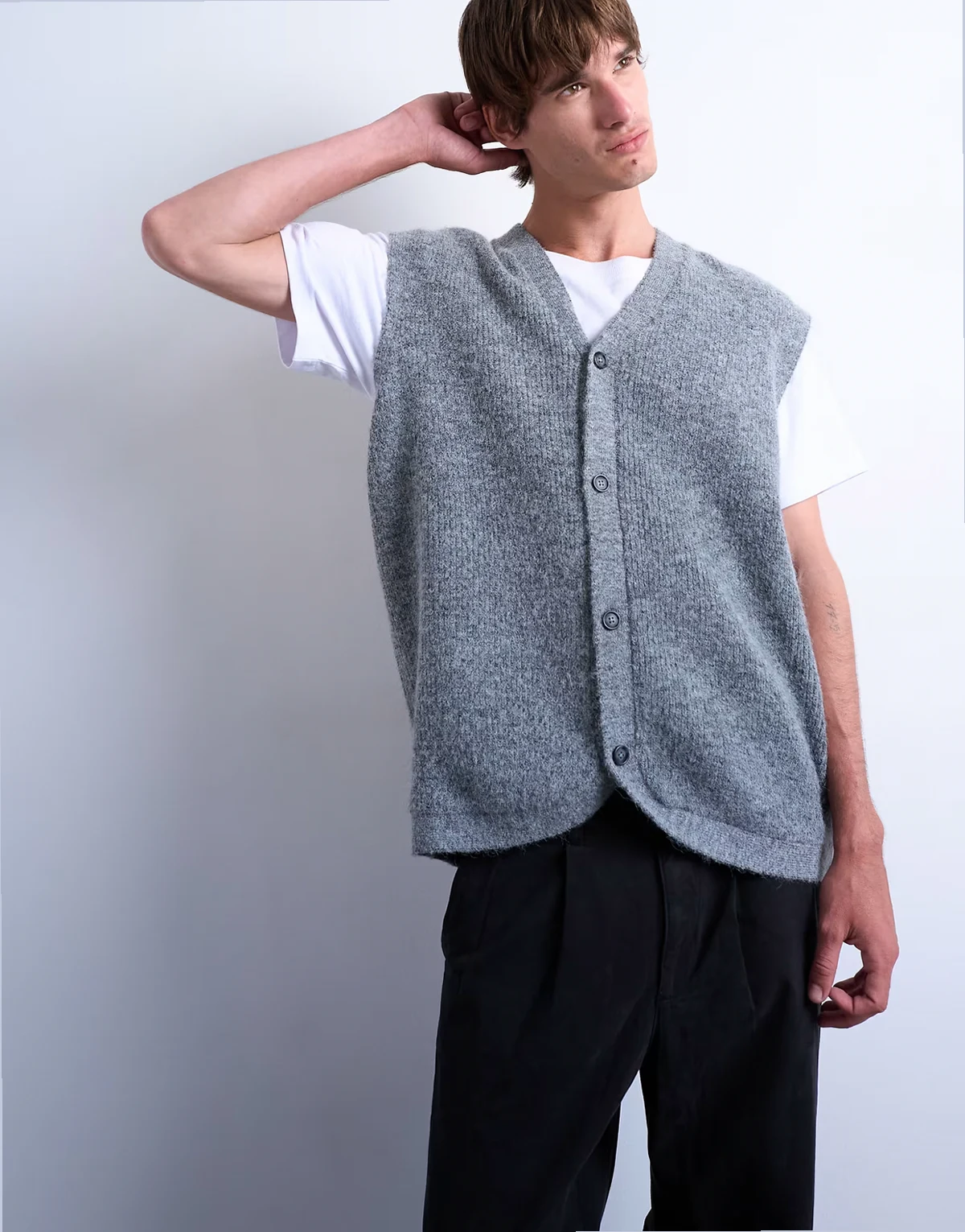 – Oversize-Strickpullunder in Anthrazit mit durchgehender Knopfleiste