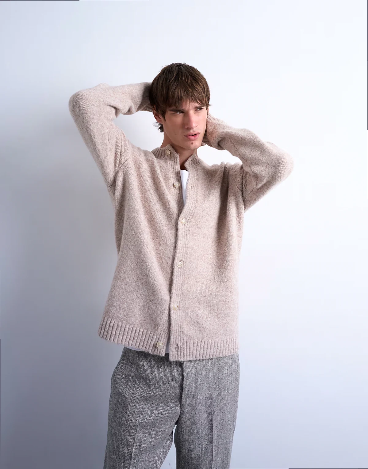 – Strickjacke in Steinbeige mit Rundhalsausschnitt