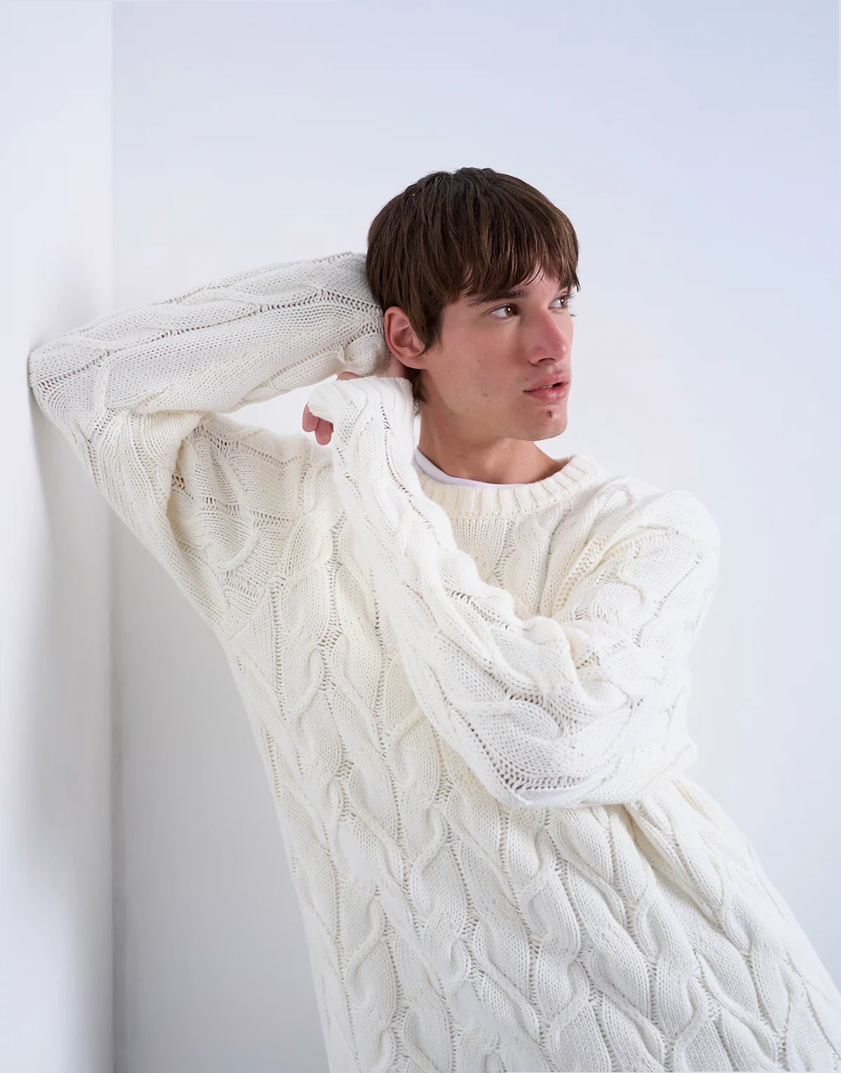 – Schwerer Relaxed-Fit-Strickpullover in Creme mit Zopfmuster