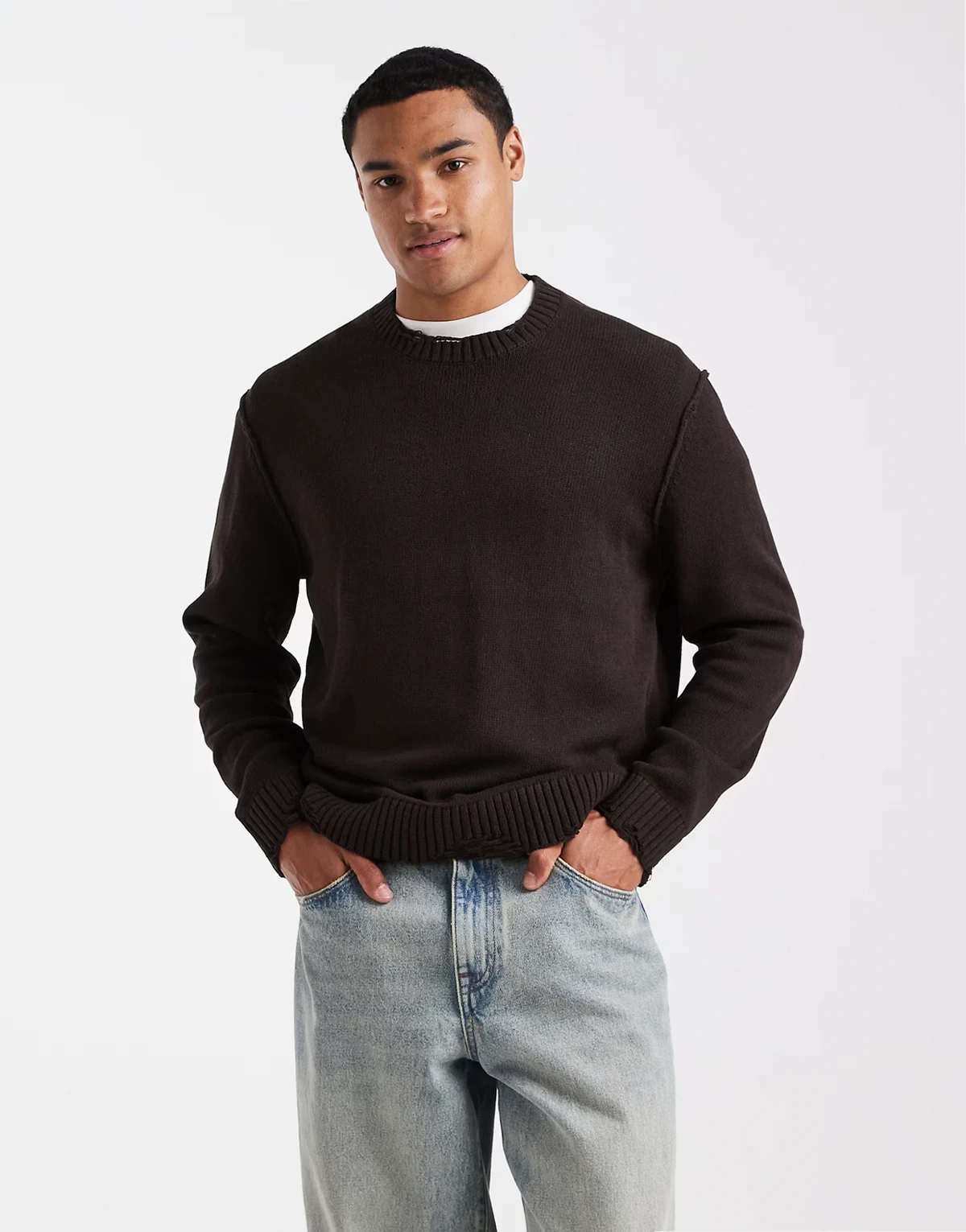 – Strickpullover in Braun im Distressed-Look mit Rundhalsausschnitt
