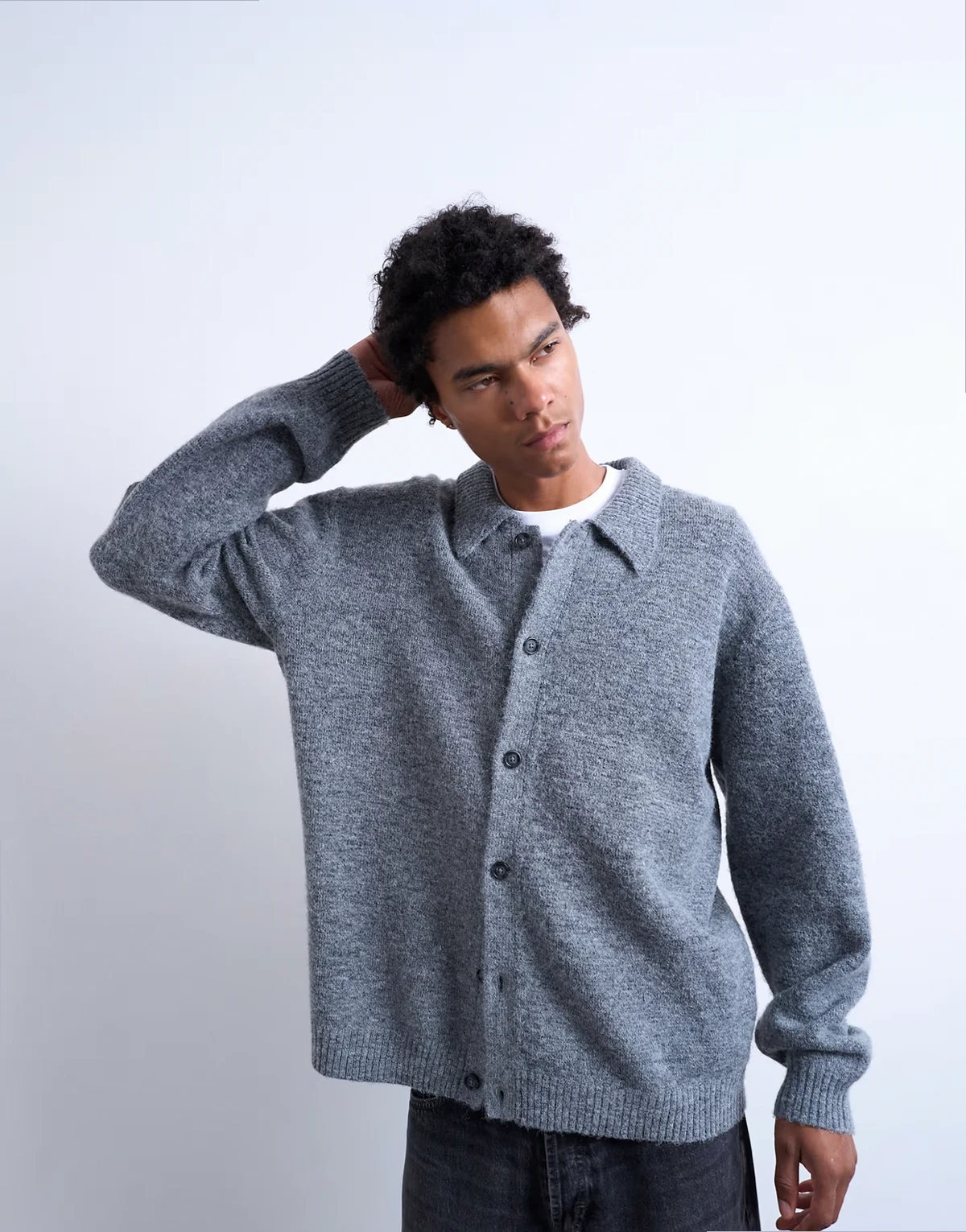 – Oversize-Strickjacke in Anthrazit mit durchgehender Knopfleiste