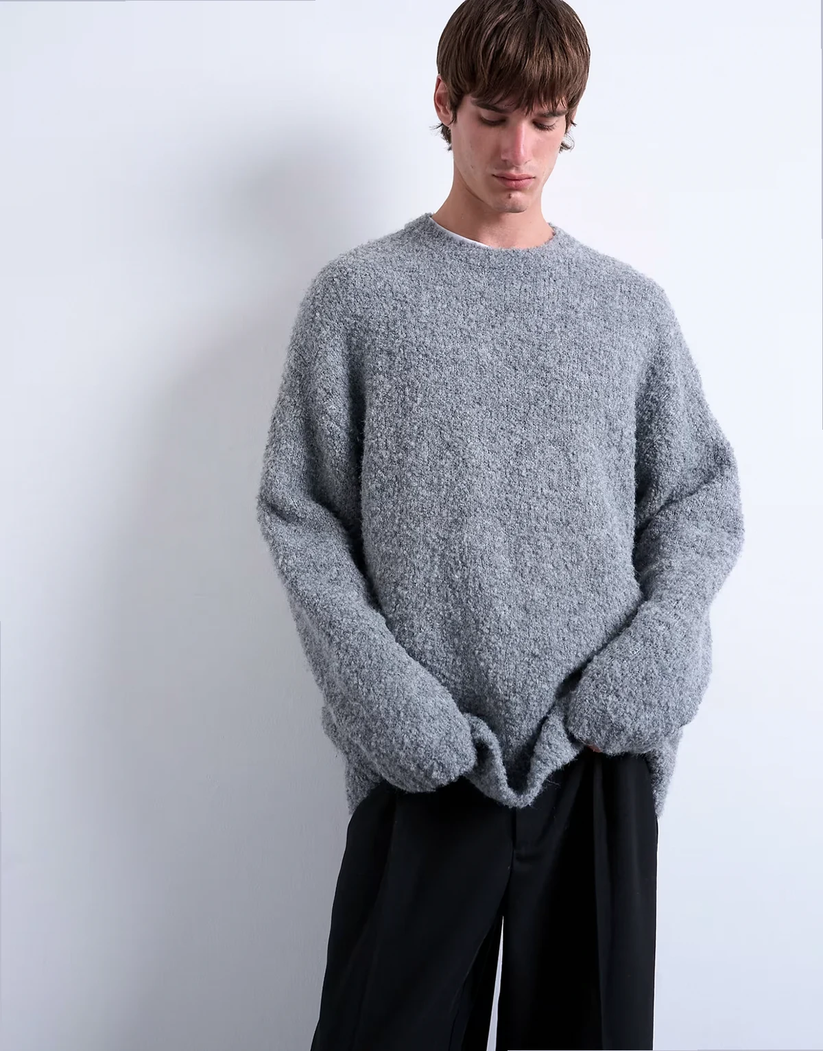 – Relaxed Fit Pullover aus Bouclé in Hellgrau