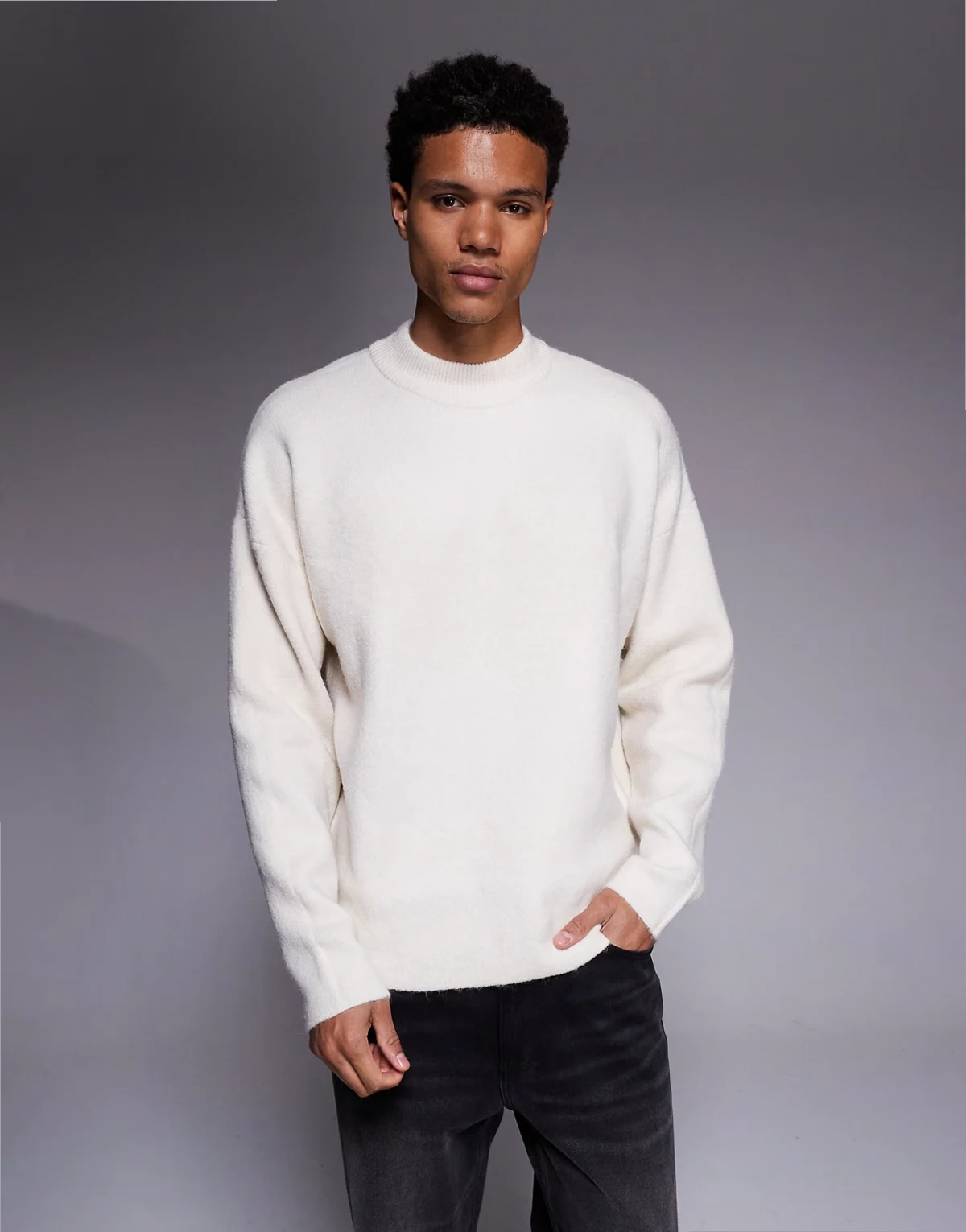 crew neck knit sweater in cream