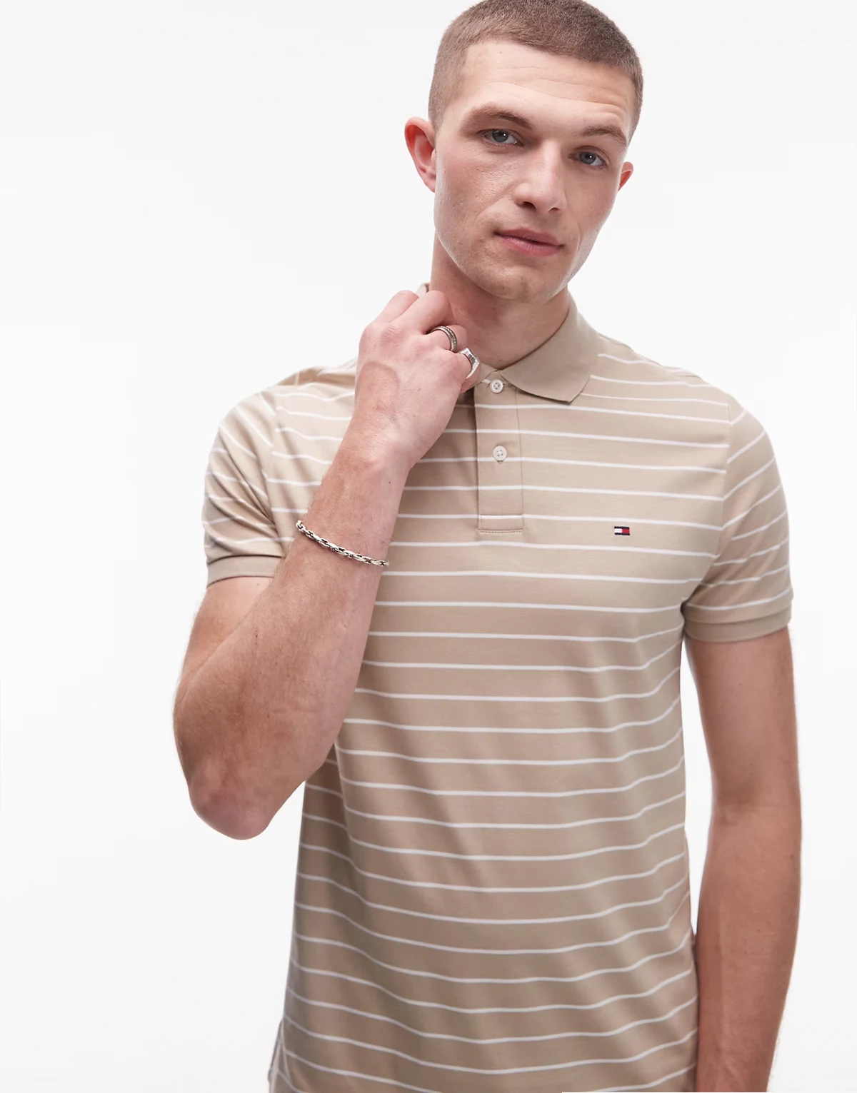 – Regular Fit Polohemd aus Baumwolle in gestreiftem Beige