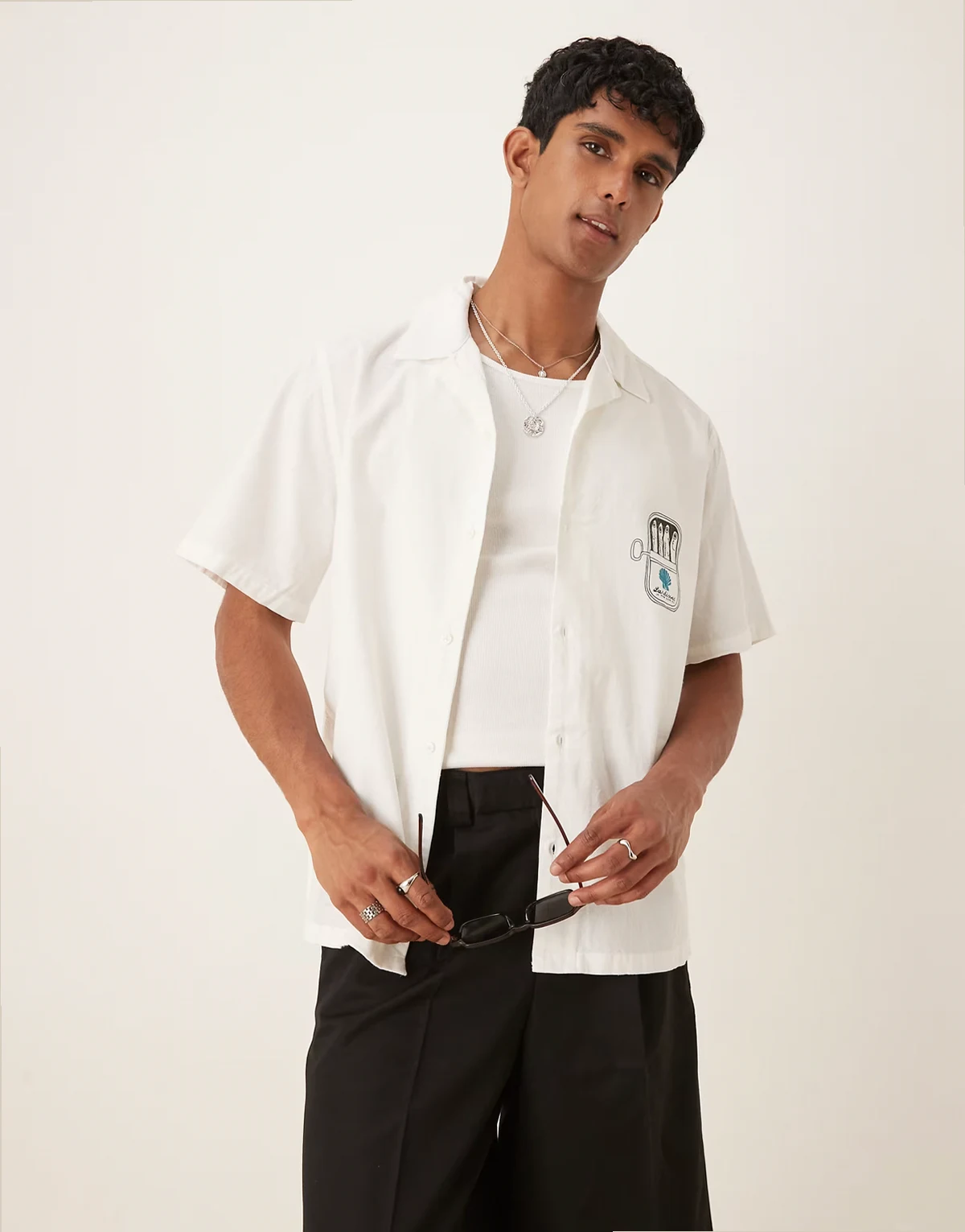 relaxed revere shirt with chest print in white
