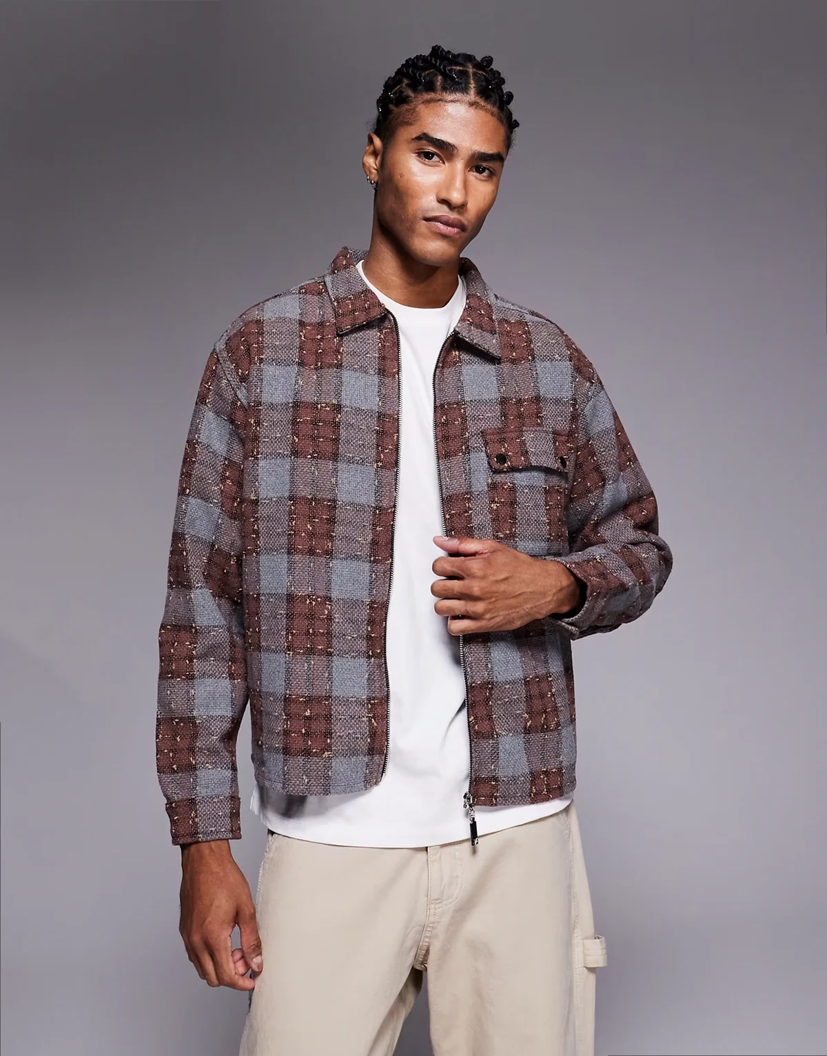 – Langärmliges Cropped Flanellhemd mit Reißverschluss und farblich abgestimmtem braunem Karomuster