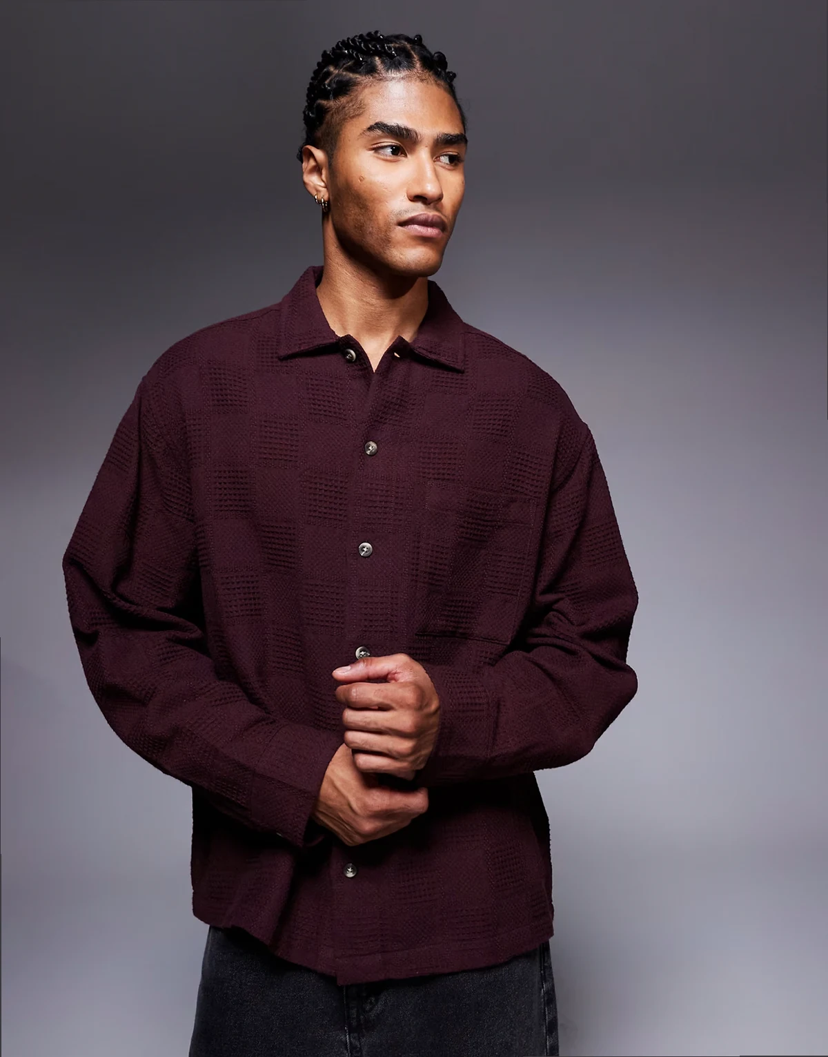 – Burgundowa teksturowana koszula oversize