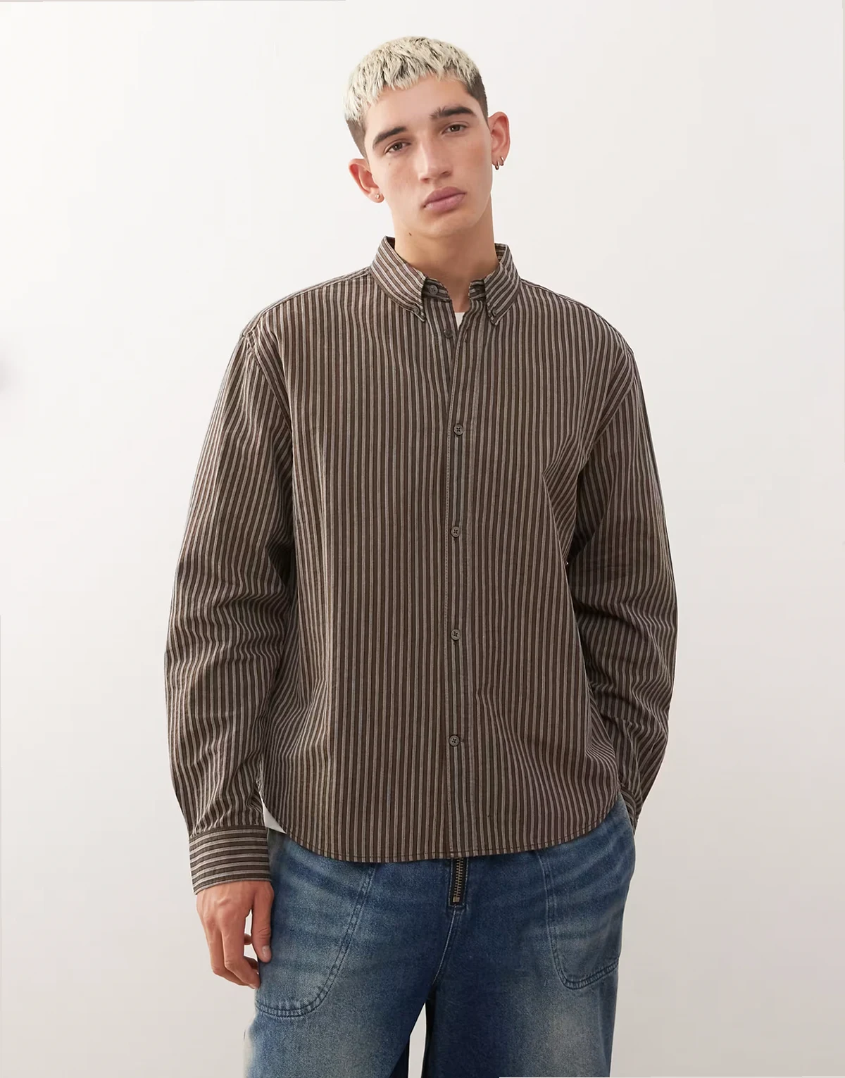 – Langärmliges Oversize-Hemd in gestreiftem Braun