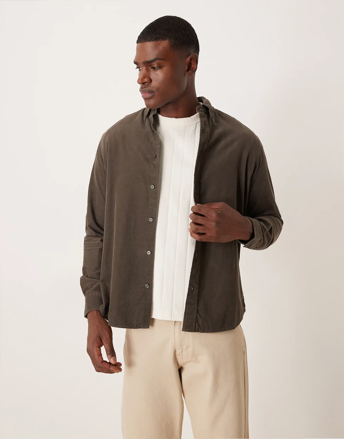 – Brązowa sztruksowa koszula z bawełny 100%