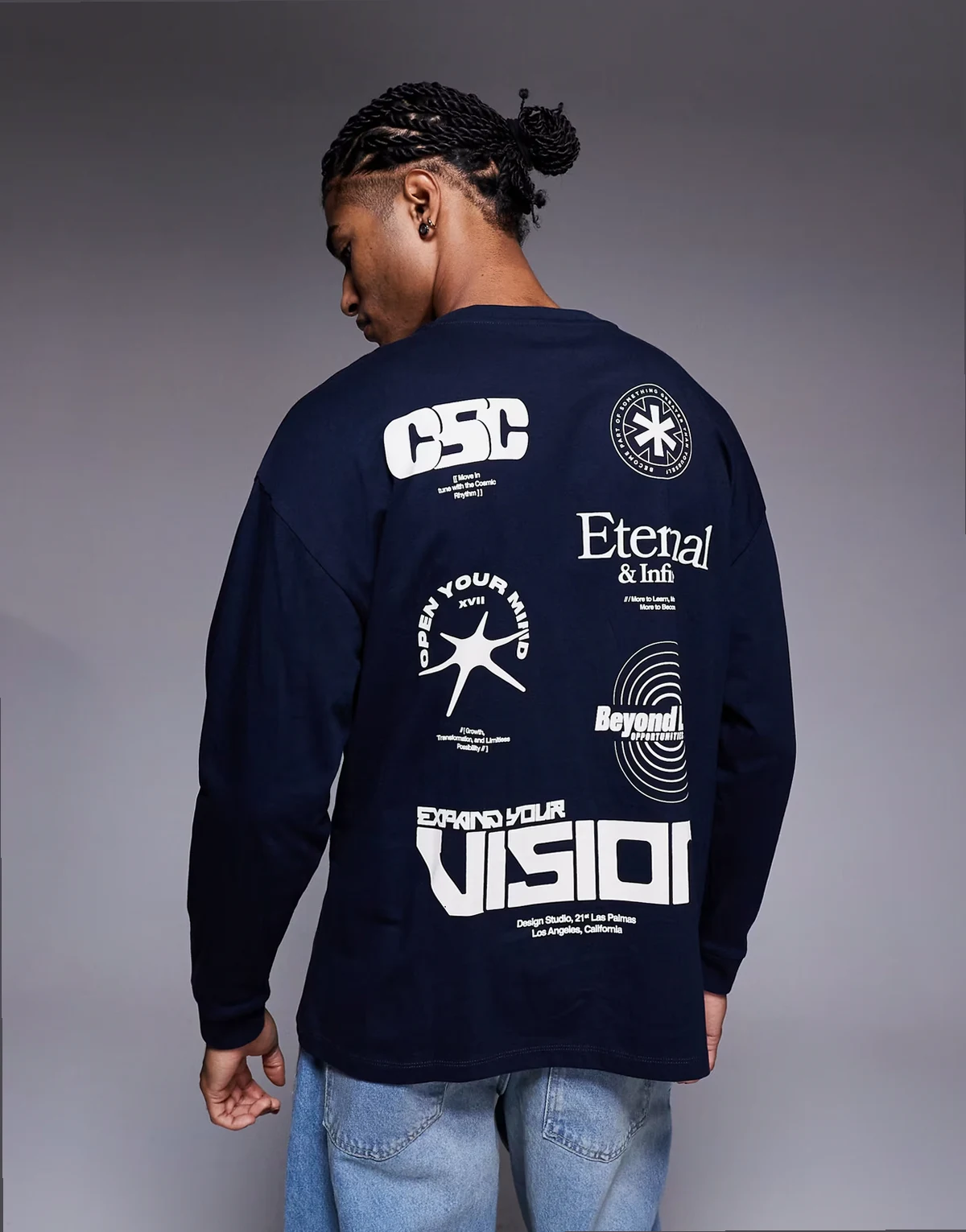 – Langärmliges Oversize-T-Shirt in Marineblau mit Streetstyle-Grafikprints