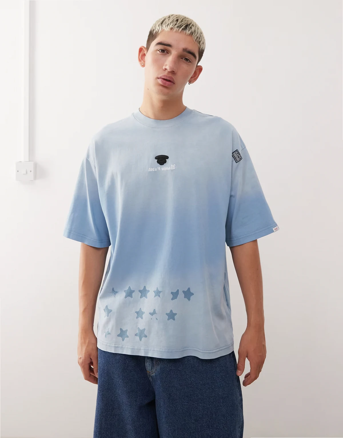 – Oversize-T-Shirt in Hellblau mit Spray-Färbung
