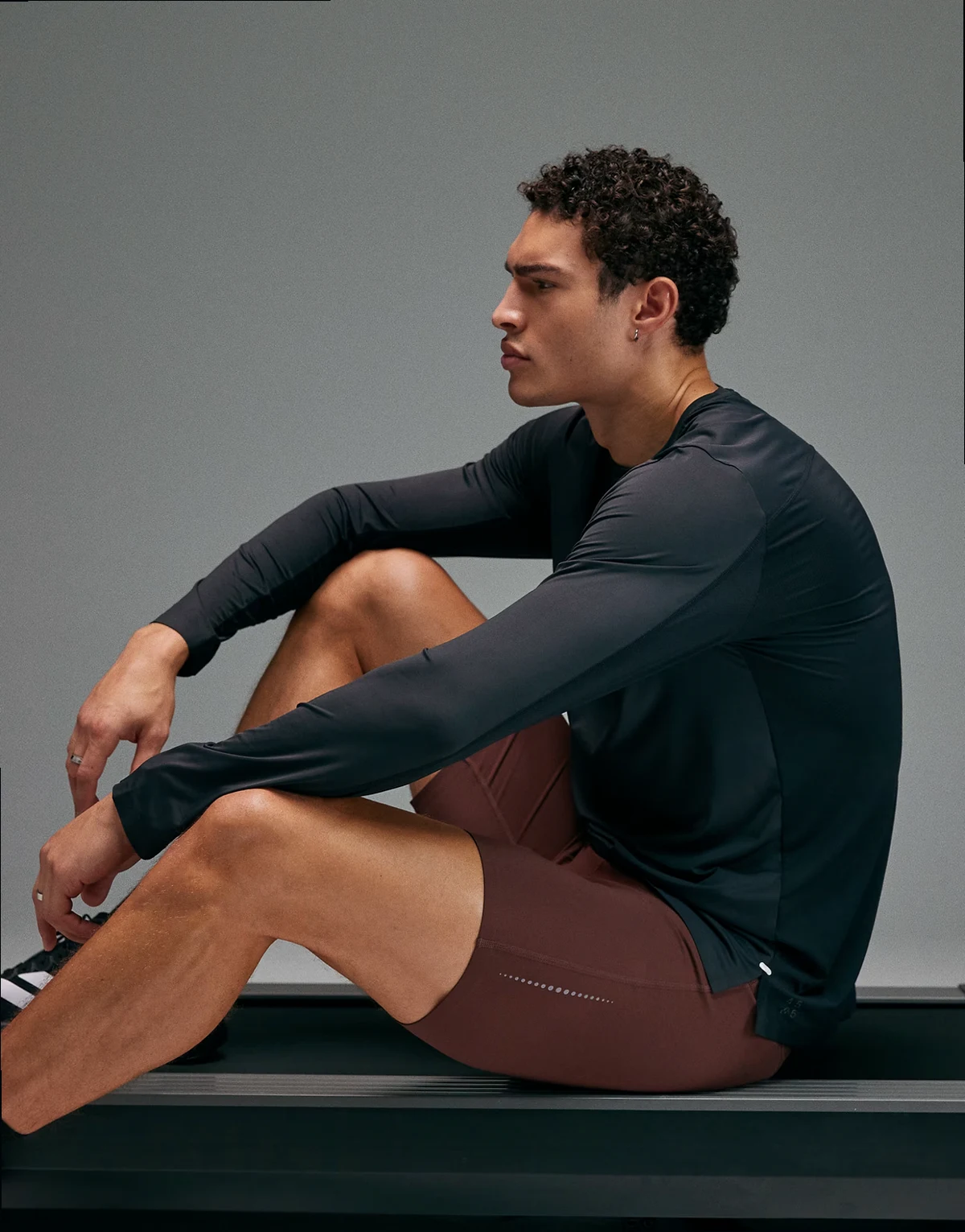 Premium – Schnelltrocknendes, langärmliges Lauf-T-Shirt in Void Schwarz mit verstärkten Nähten und Netzstoffeinsatz