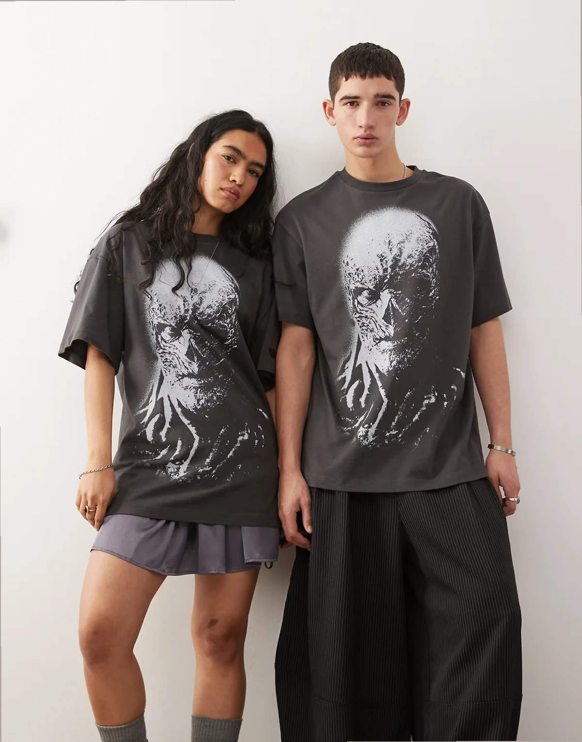 x Stranger Things – T-shirt unisex oversize w spranym grafitowym kolorze z grafiką Vecna