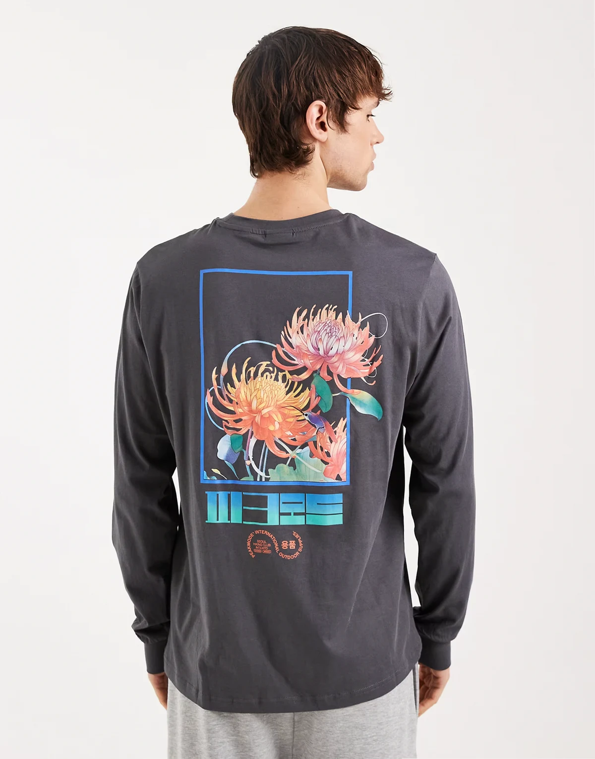 – Langärmliges T-Shirt in Anthrazit mit Blumen-Print auf dem Rücken