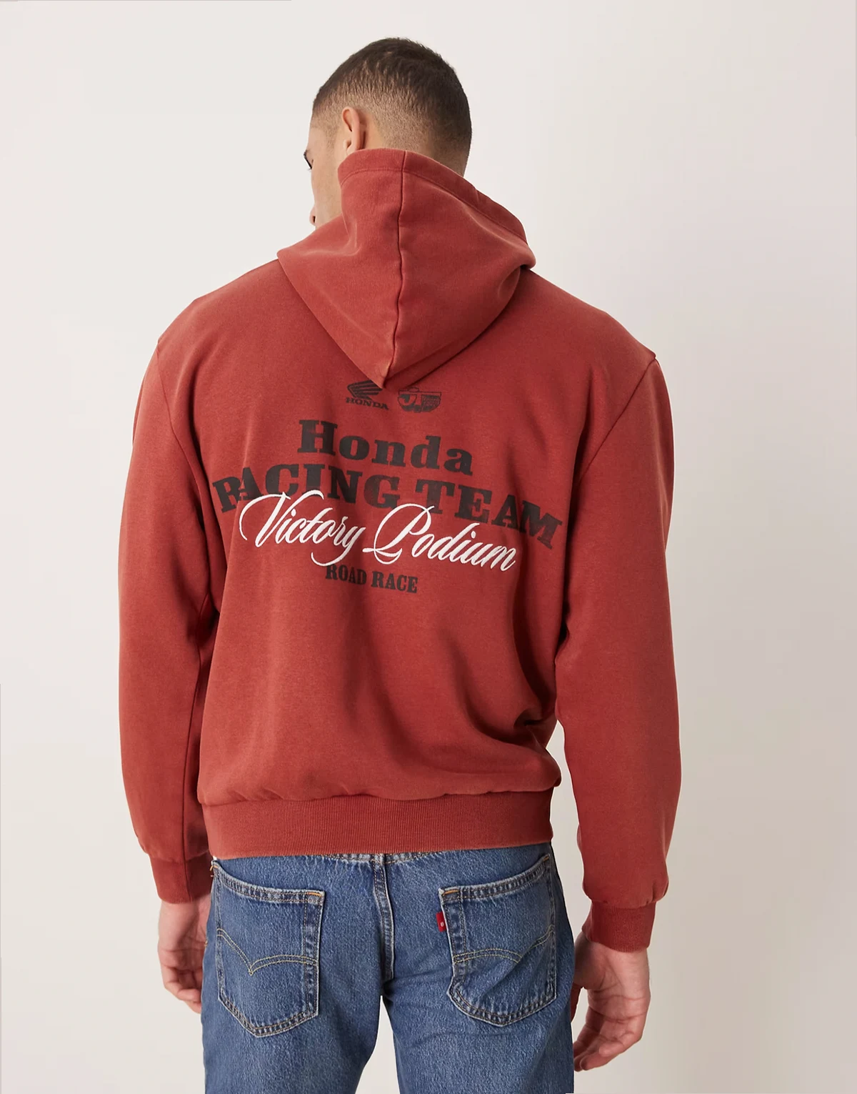 – Ciemnoczerwona luźna bluza z kapturem i nadrukiem „Honda Racing”