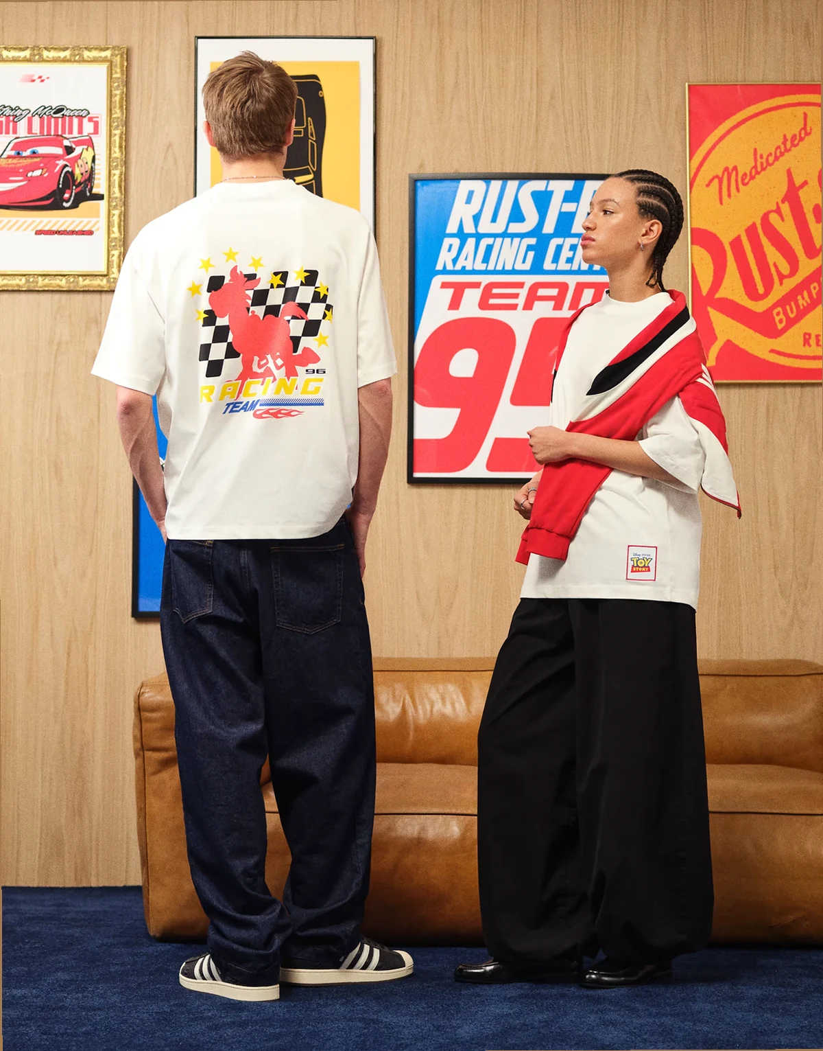 Disney Pixar – Kremowy raglanowy T-shirt oversize z nadrukiem z motywem filmu „Toy Story”