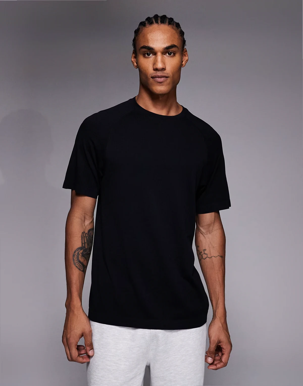 seamless lightweight mesh quick dry loose fit running t-shirt in black