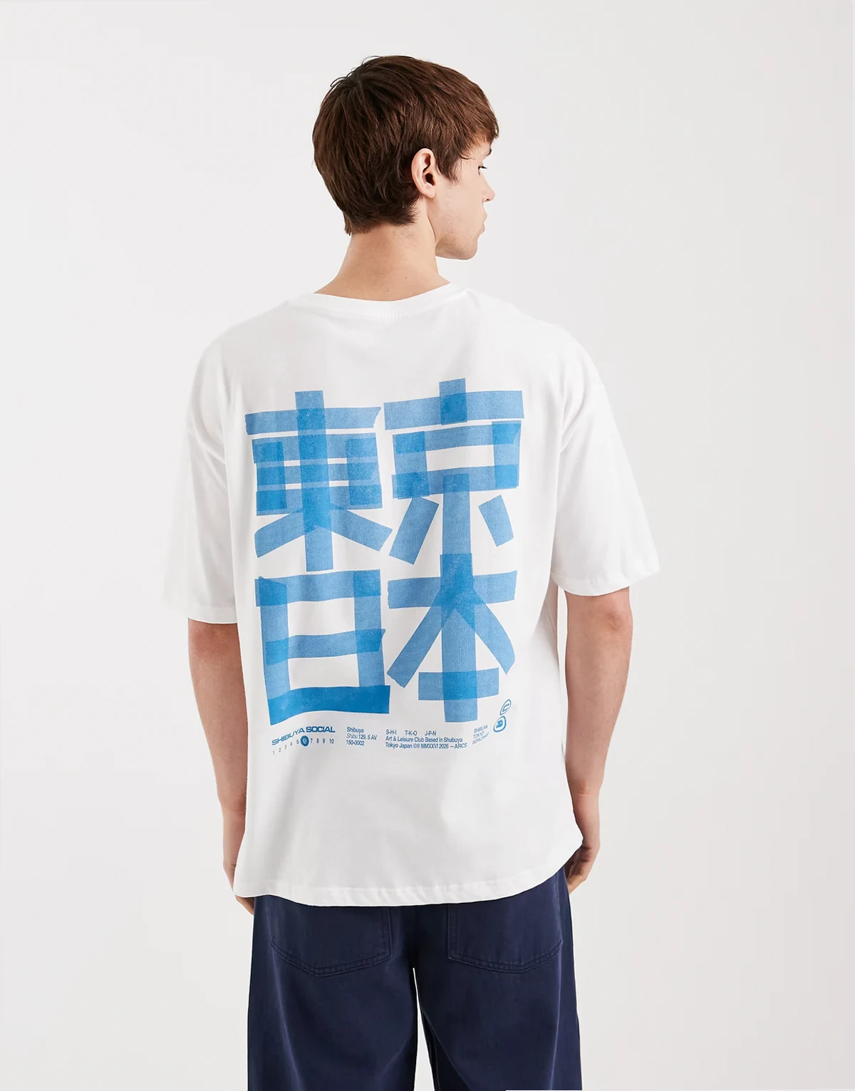 – Oversize-T-Shirt in Weiß mit japanischem Textprint
