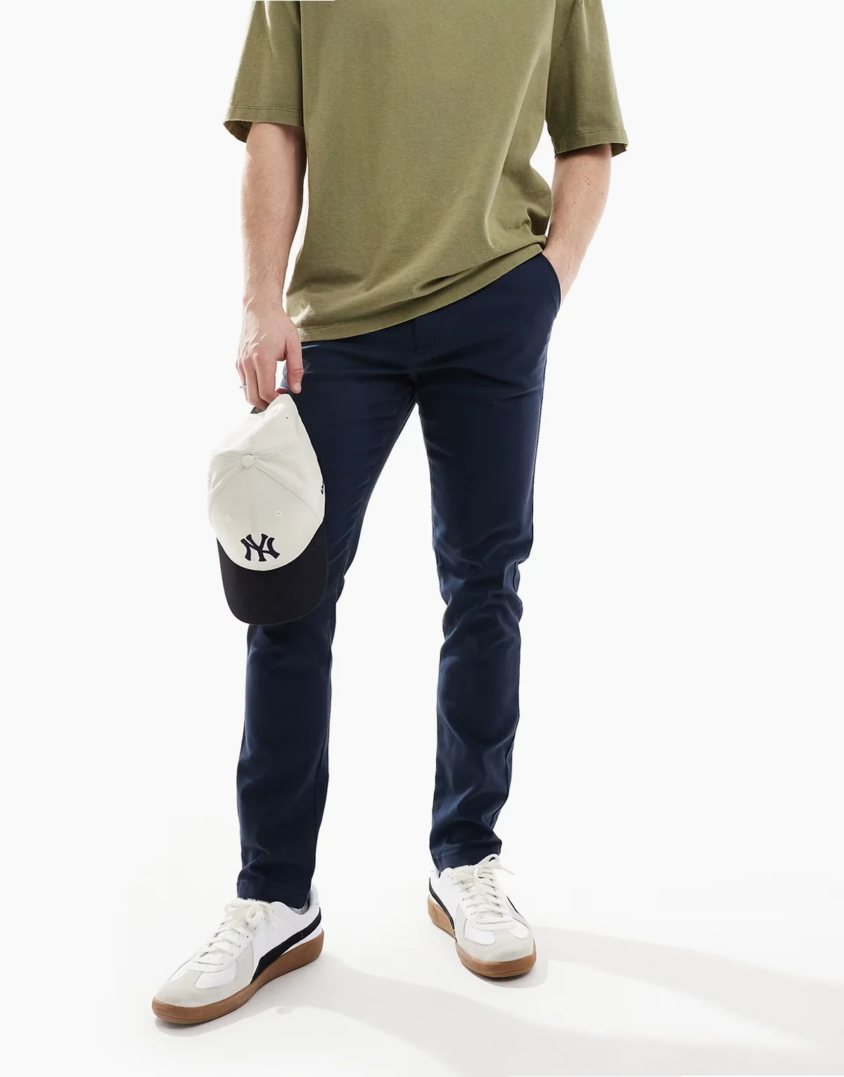 – Chinohose in Marineblau mit engem Schnitt