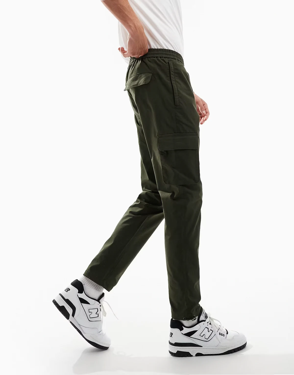 – Schmal zulaufende Funktions-Cargohose in Khaki