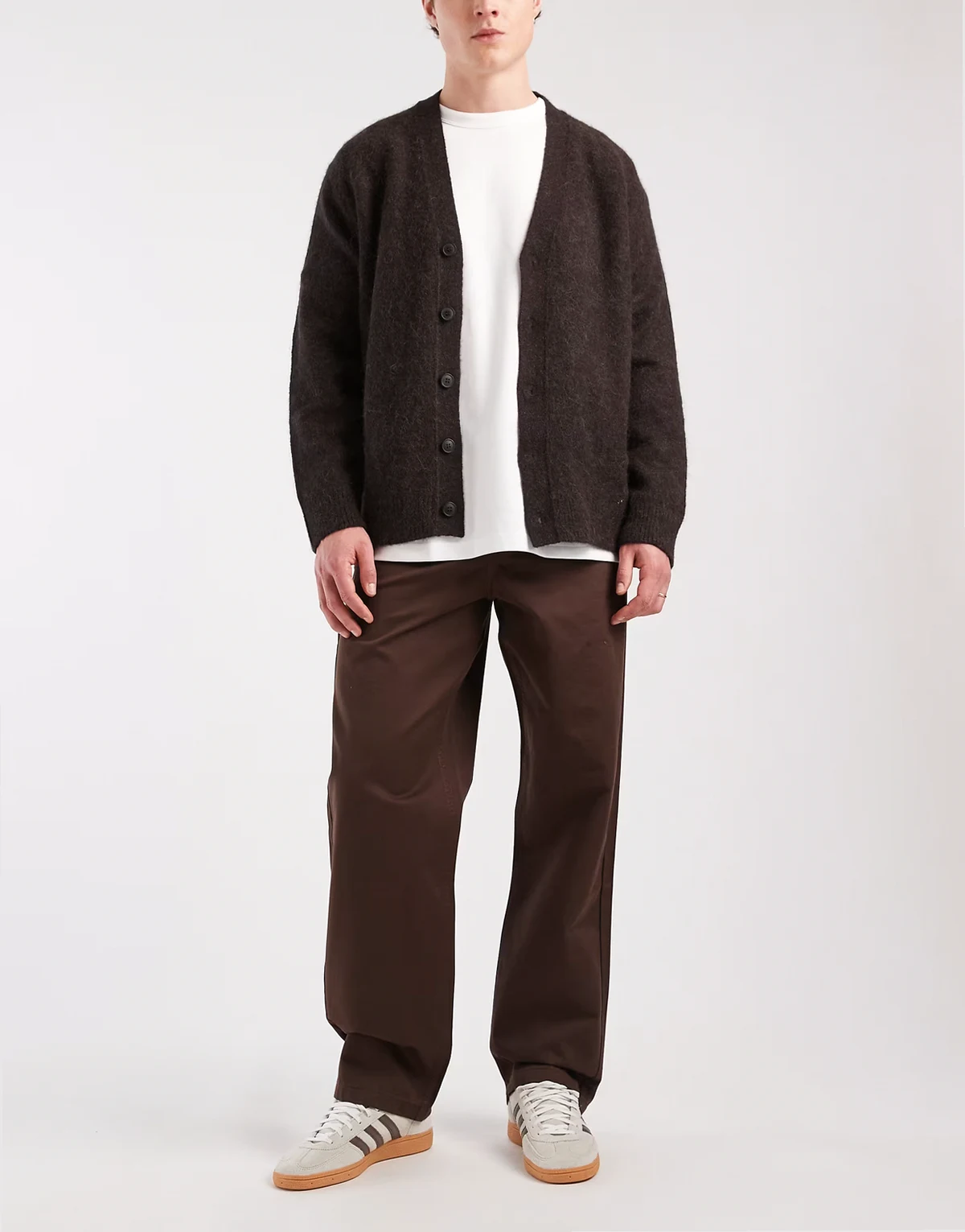 – Weite Hose in Braun mit Taschendetail