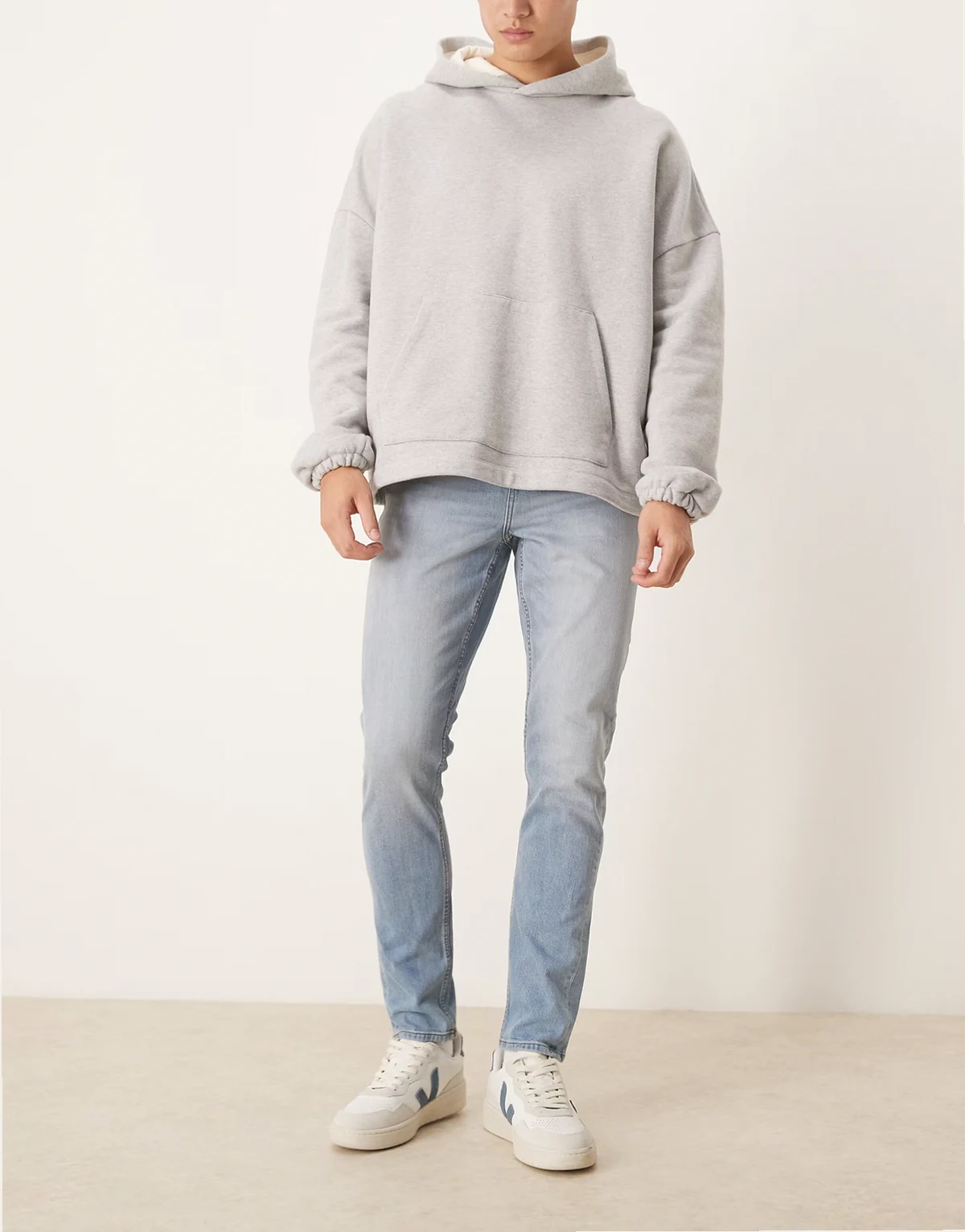 – Skinny-Jeans in verwaschenem Hellblau