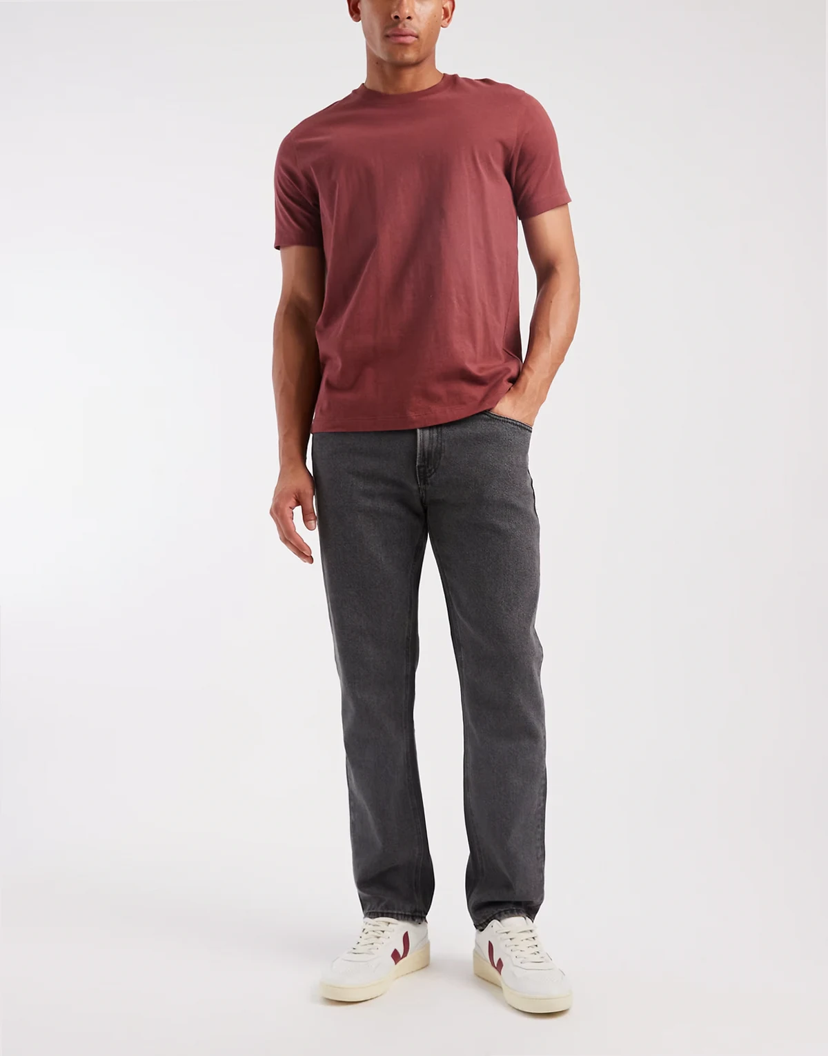 – Noah – Jeansy o prostym kroju w spranym czarnym kolorze