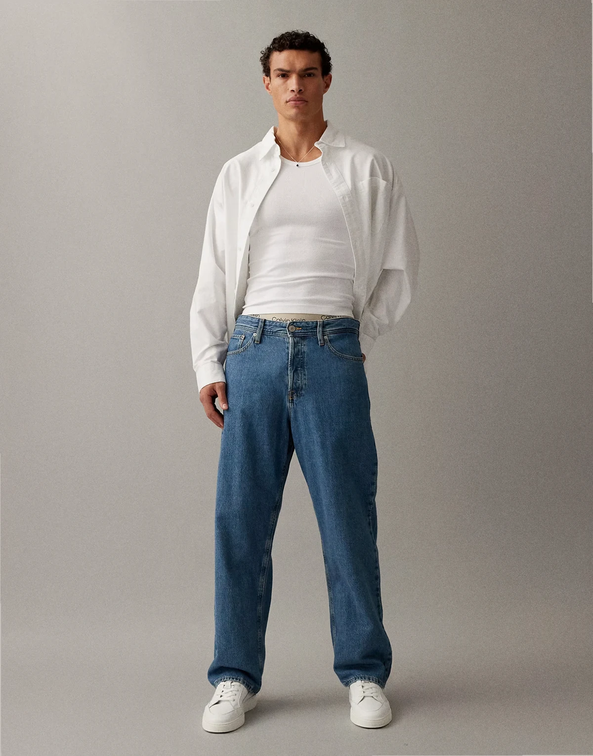 – Alex – Obszerne niebieskie jeansy