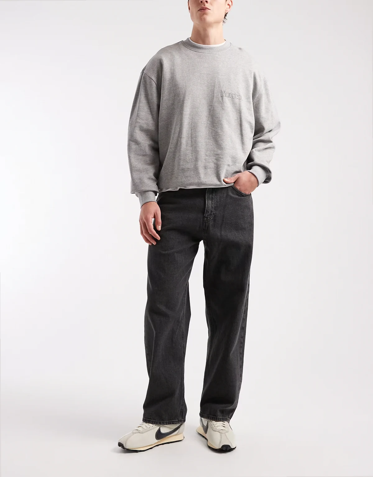 – Leo – Weite Jeans in verwaschenem Schwarz