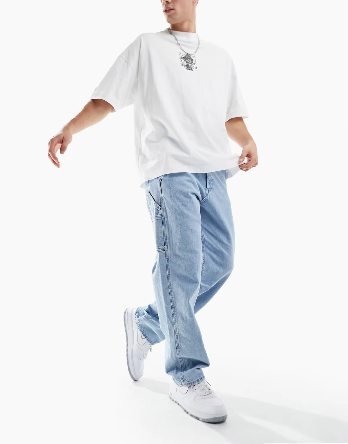 – Eddie – Jasnoniebieskie jeansy o luźnym kroju w stylu carpenter