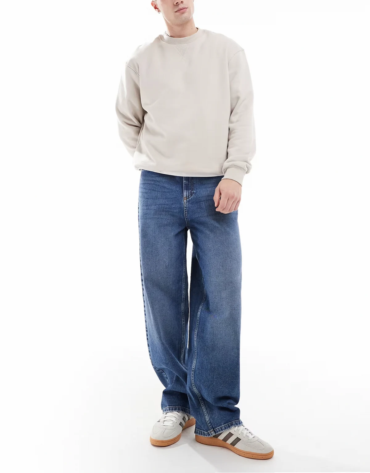 – X001 – Obszerne niebieskie jeansy ze średnim stanem