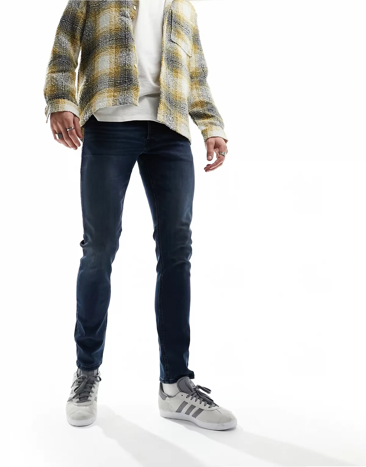 – Glenn – Dopasowane ciemnoniebieskie jeansy
