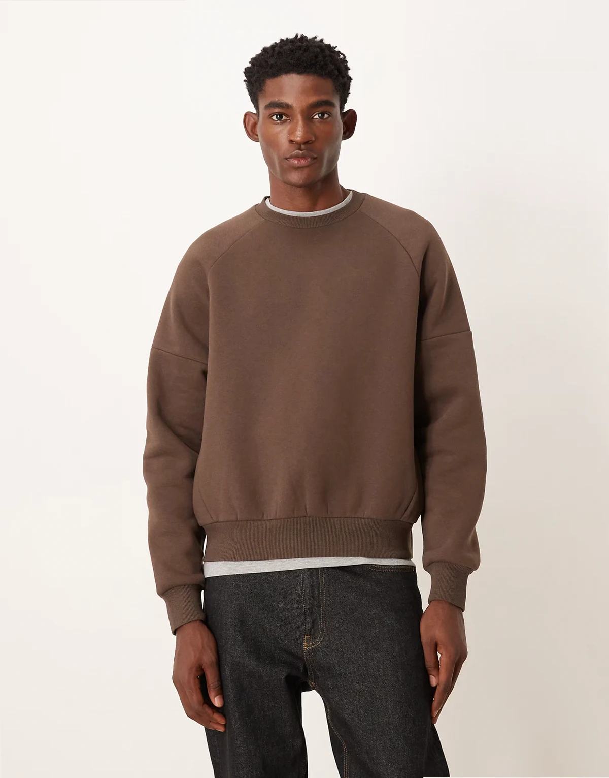 – Locker geschnittenes Sweatshirt in Braun