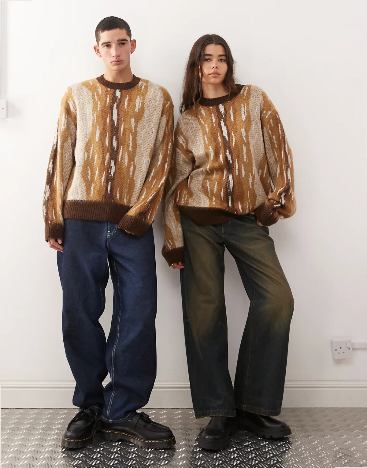 Unisex – Sweter we wzór skóry sarny