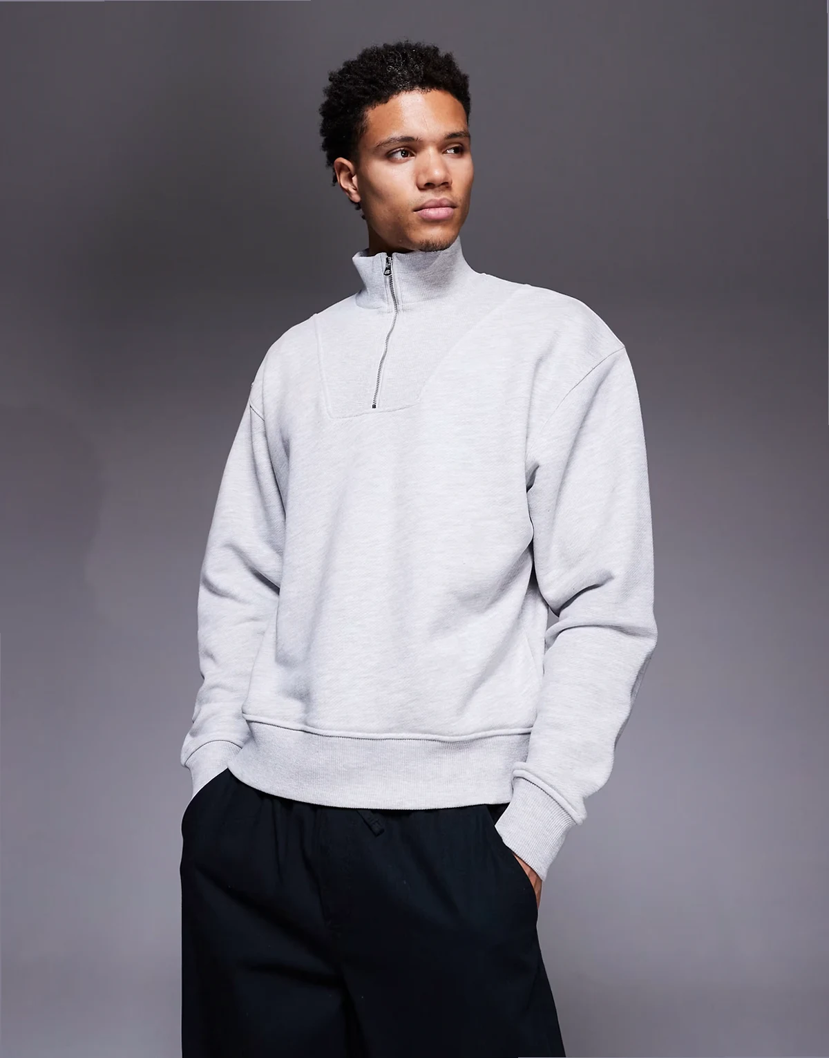 – Rest Day – Schweres Oversize-Sweatshirt aus Baumwolle in meliertem Hellgrau mit Stehkragen und kurzem Reißverschluss, 420 g/m²