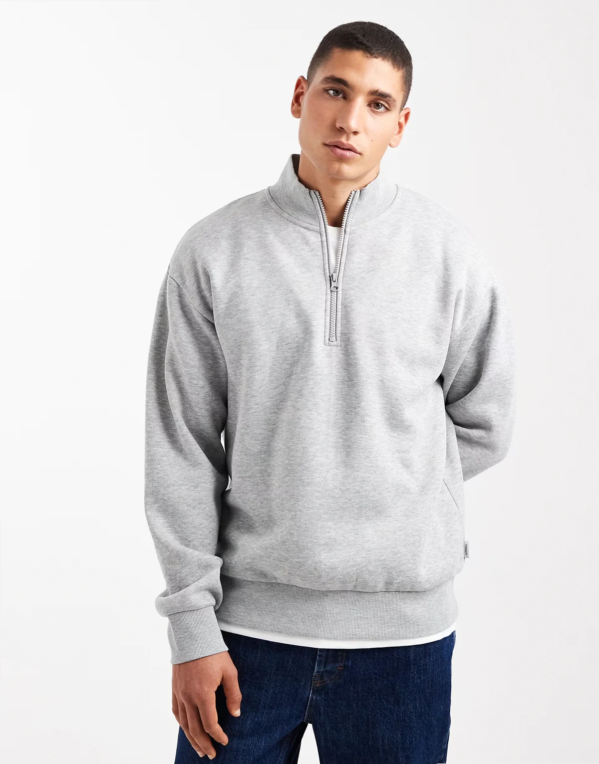 – Oversize-Sweatshirt in Grau mit kurzem Reißverschluss