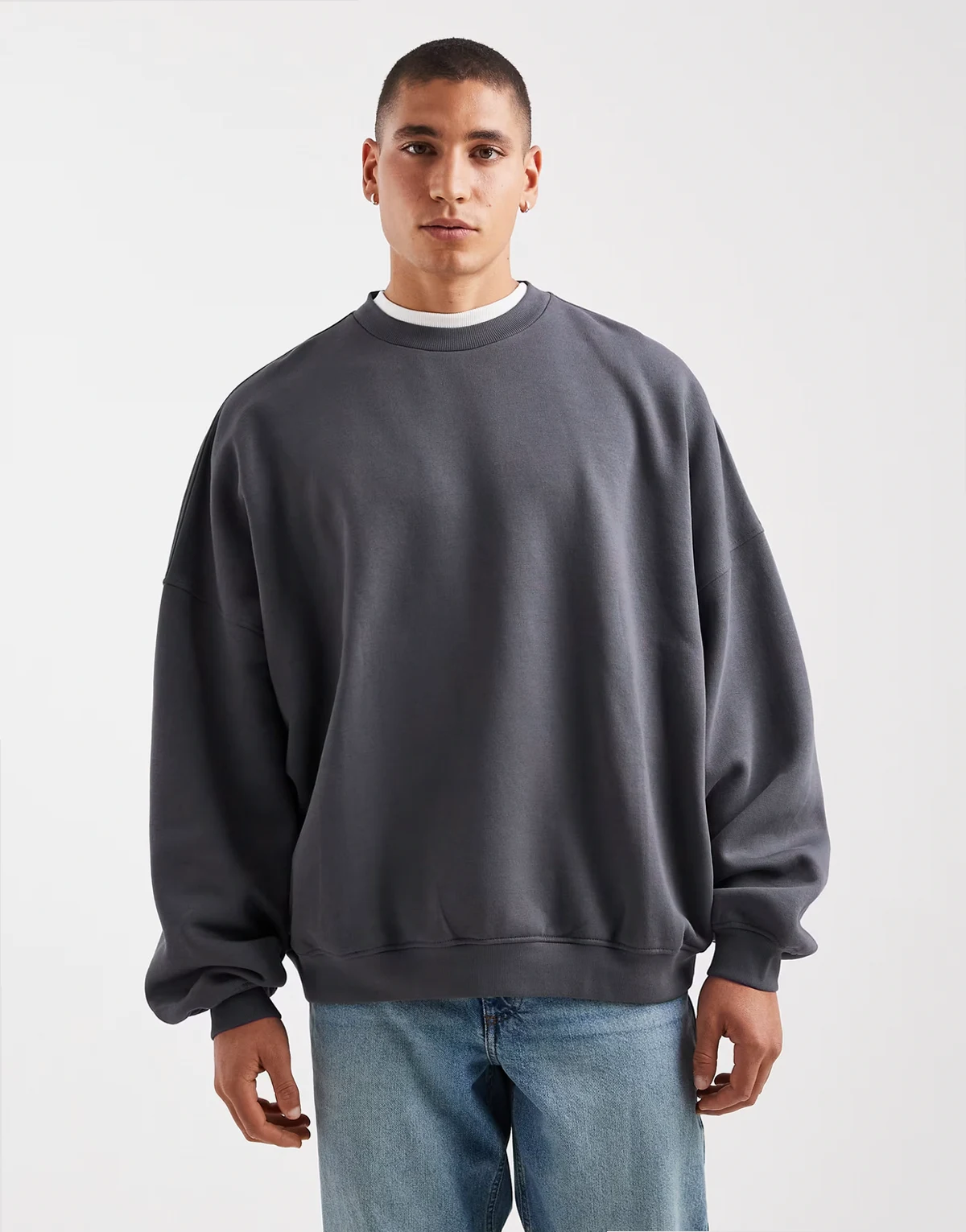 – Essentials – Grafitowa bluza o fasonie extreme oversize