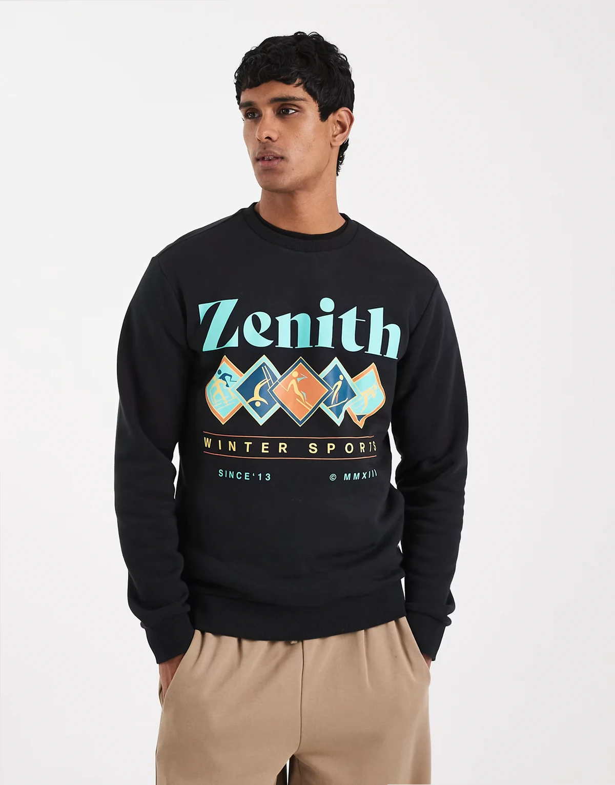 – Sweatshirt in Schwarz mit „Zenith”-Print