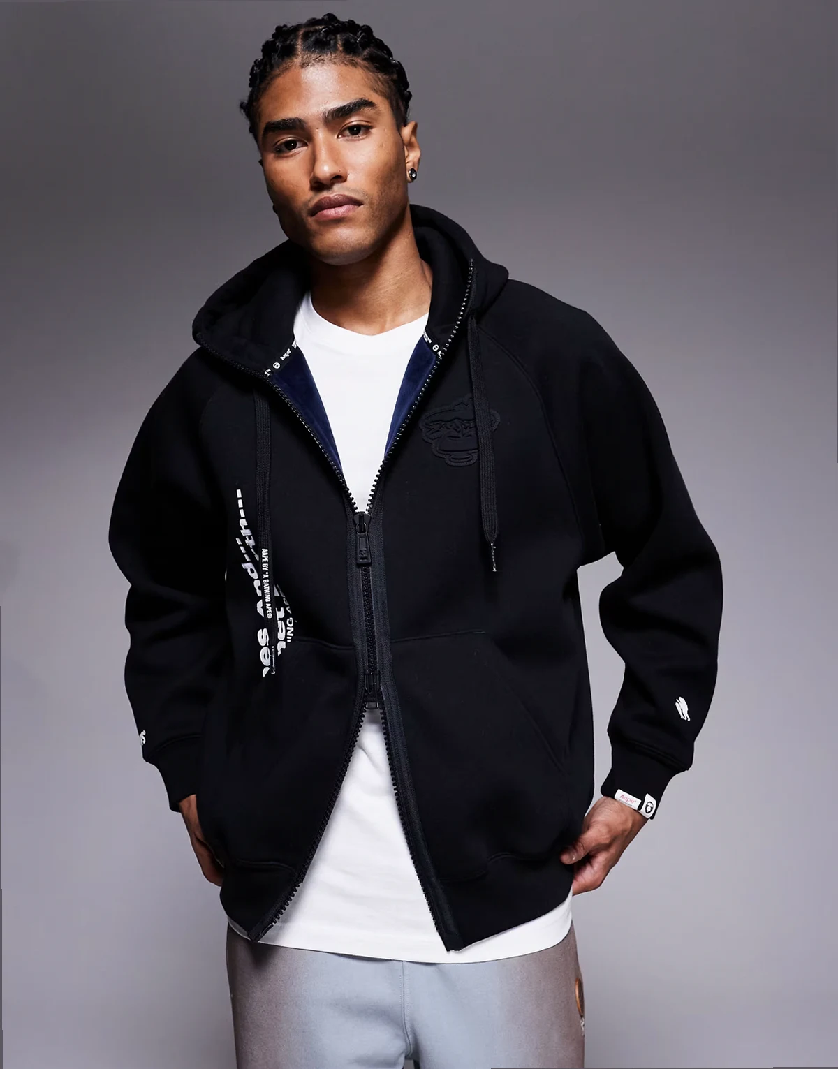 – Schwere Kapuzenjacke in Schwarz mit Reißverschluss