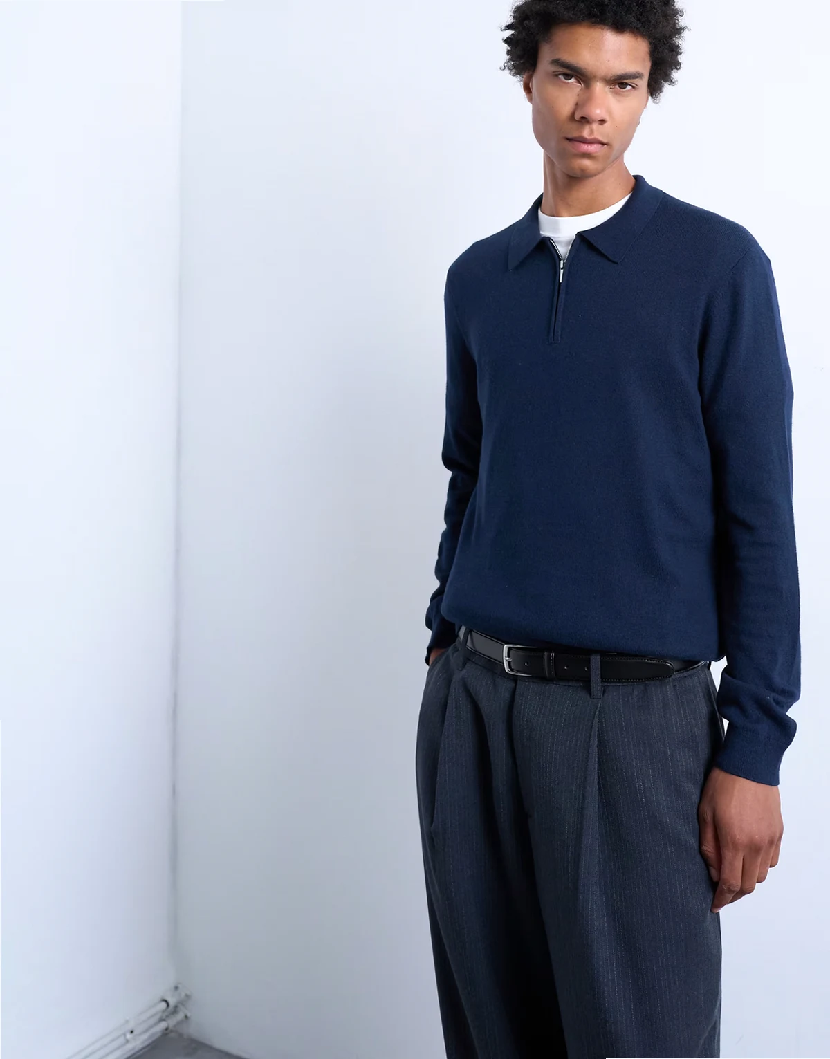– Gestricktes Basic-Polohemd in Marineblau mit Reißverschluss