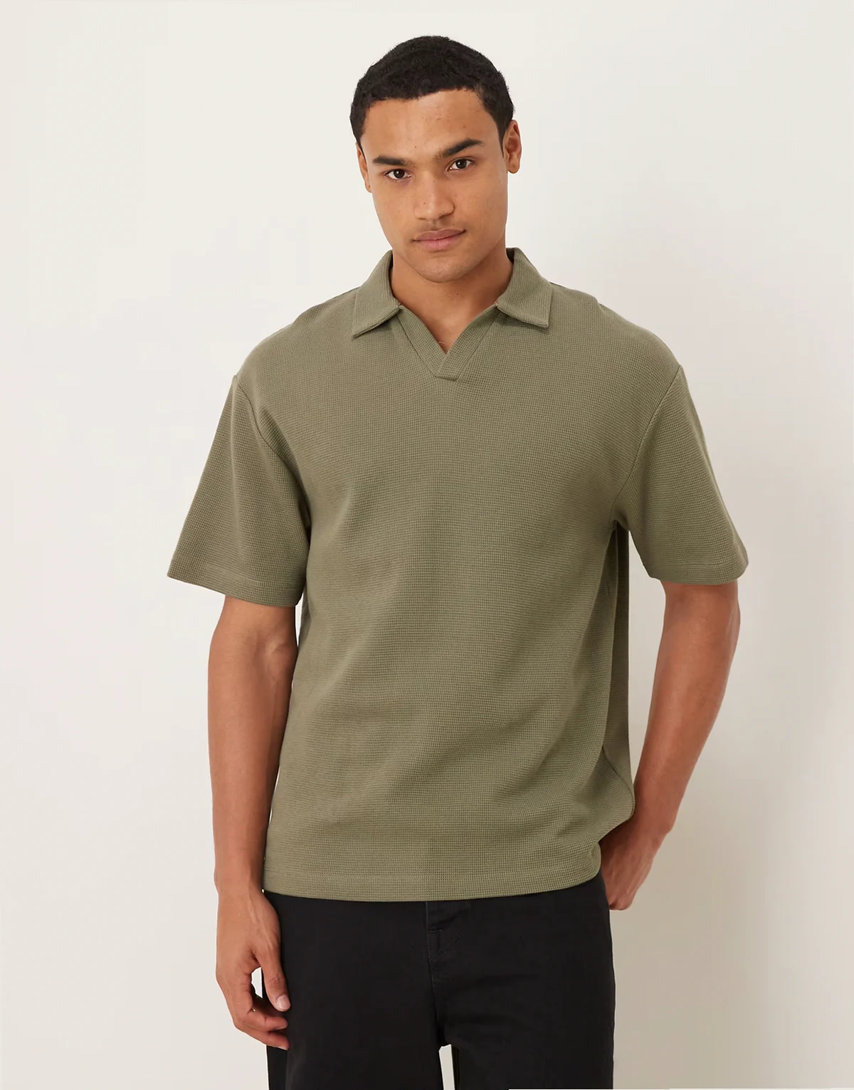 – Lockeres Poloshirt in Khaki mit Waffelstruktur