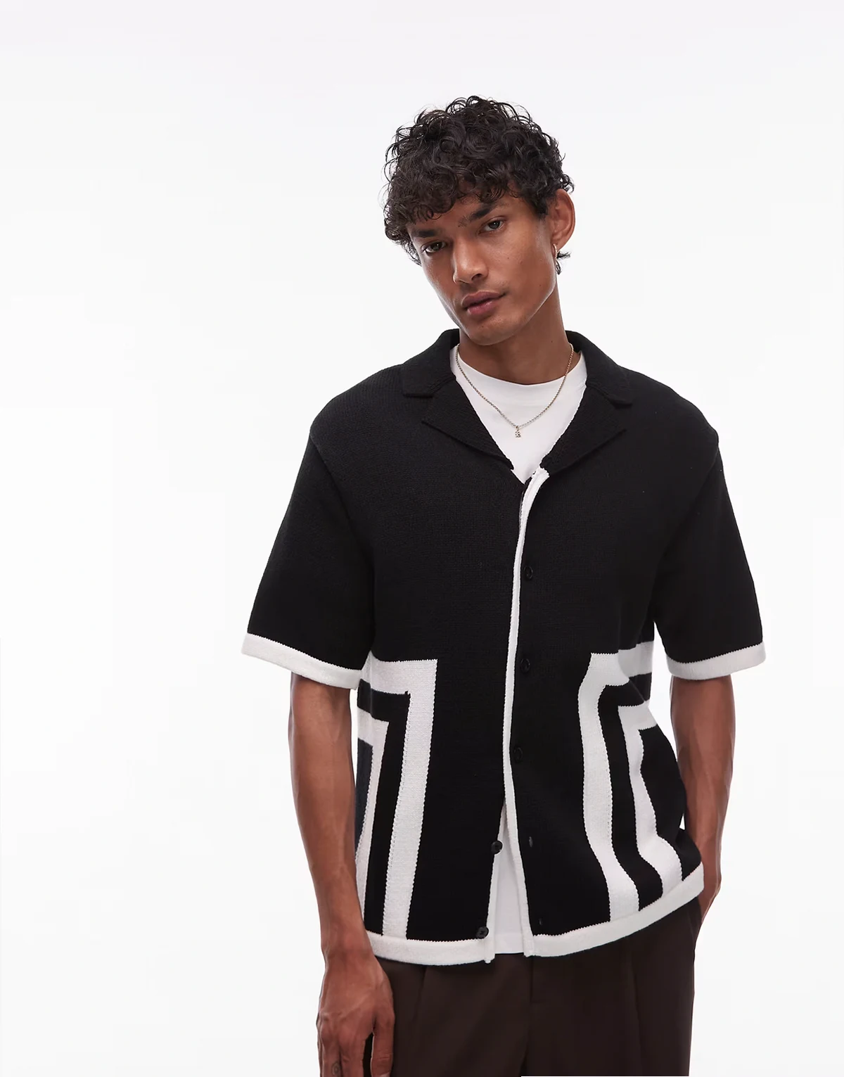 – Relaxed-Fit-Strickshirt in Schwarz mit Bordüren-Design