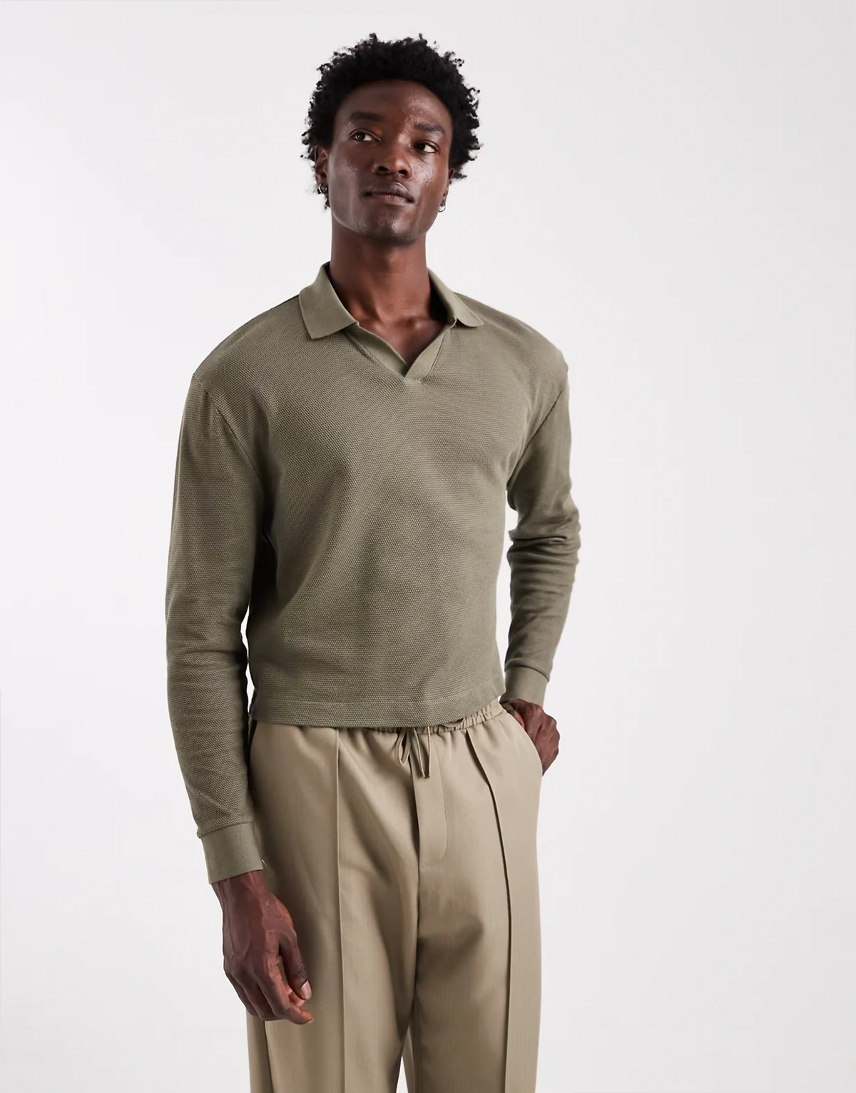 – Schweres Oversize-Polohemd in Khaki mit Struktur und Einkerbung