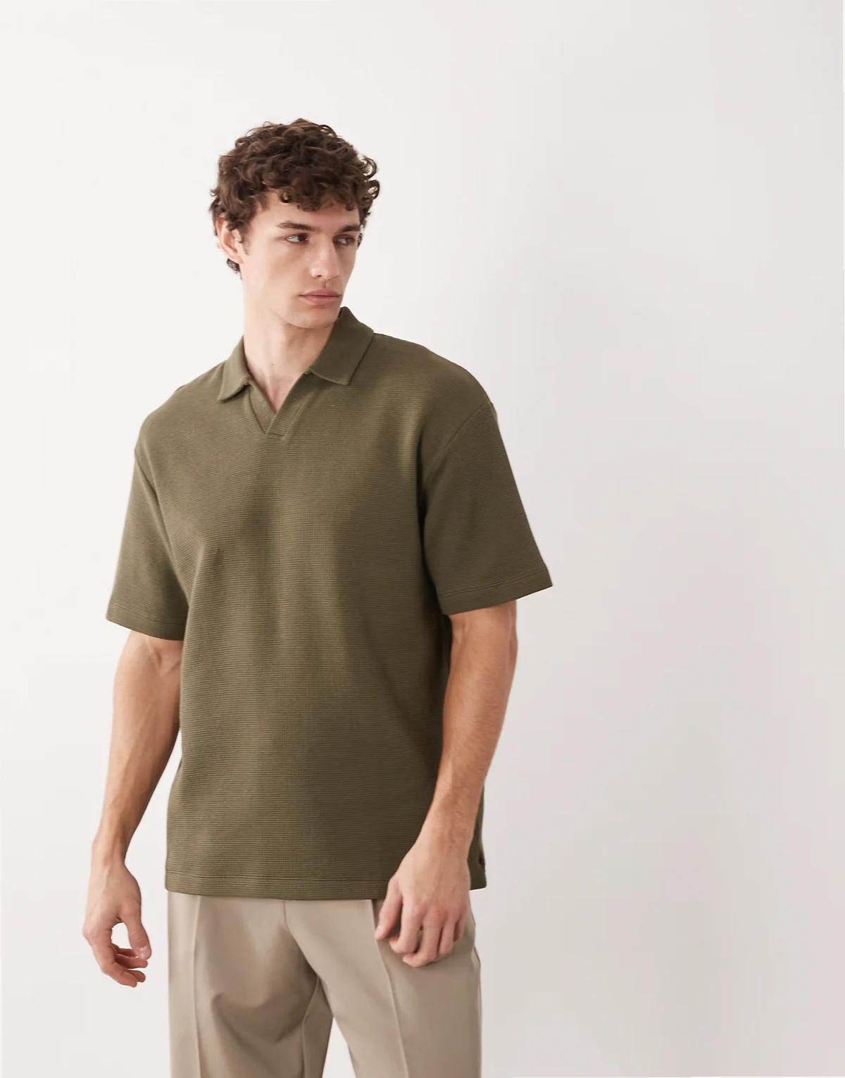 – Relaxed-Fit-Polohemd in Khaki mit Reverskragen und Waffelstruktur