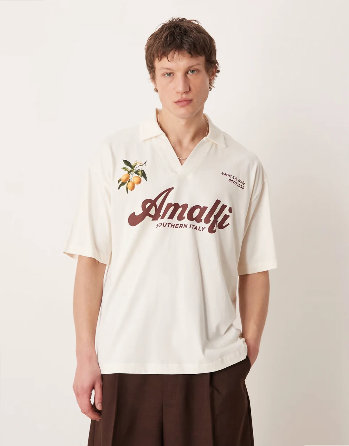 – Oversize-Polohemd in Wollweiß mit Fußball-Prints