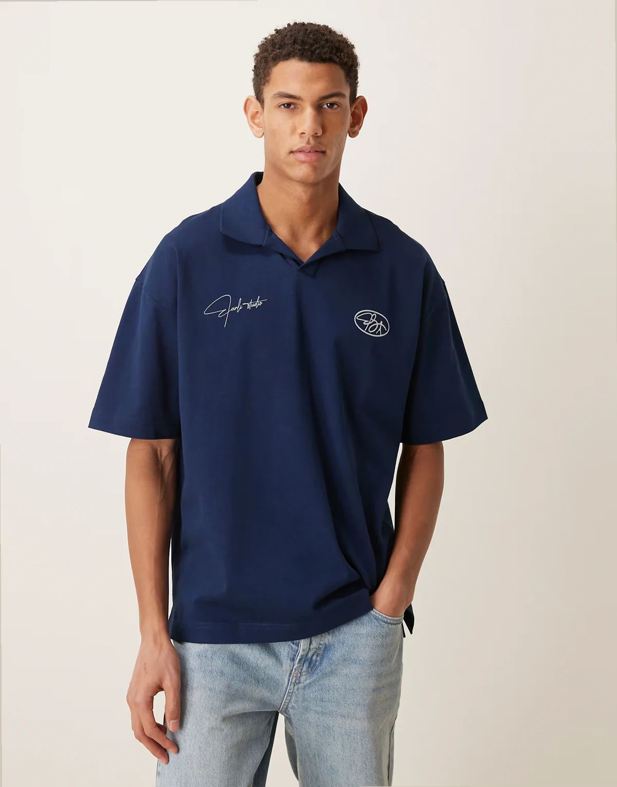 – Circular Design Collection – Superschweres Oversize-Polohemd in Marineblau mit Brustprint