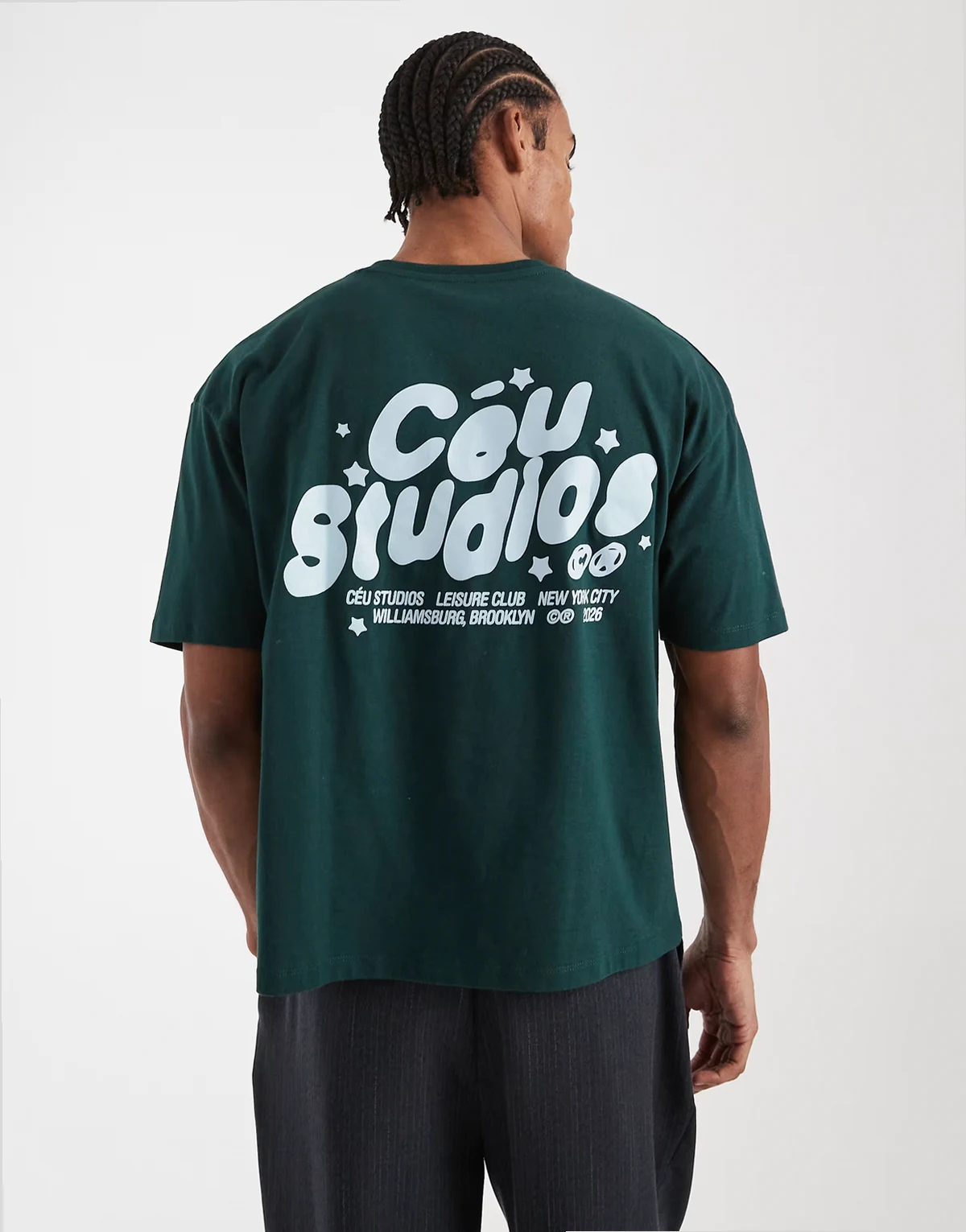 – Ciemnozielony pudełkowy T-shirt oversize z grafiką